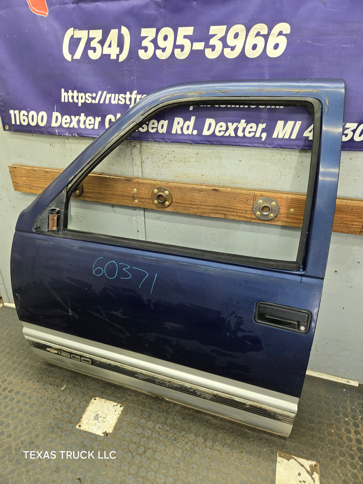 1988-2000 Chevrolet Silverado Suburban GMC Sierra LH Front Driver Side Door
