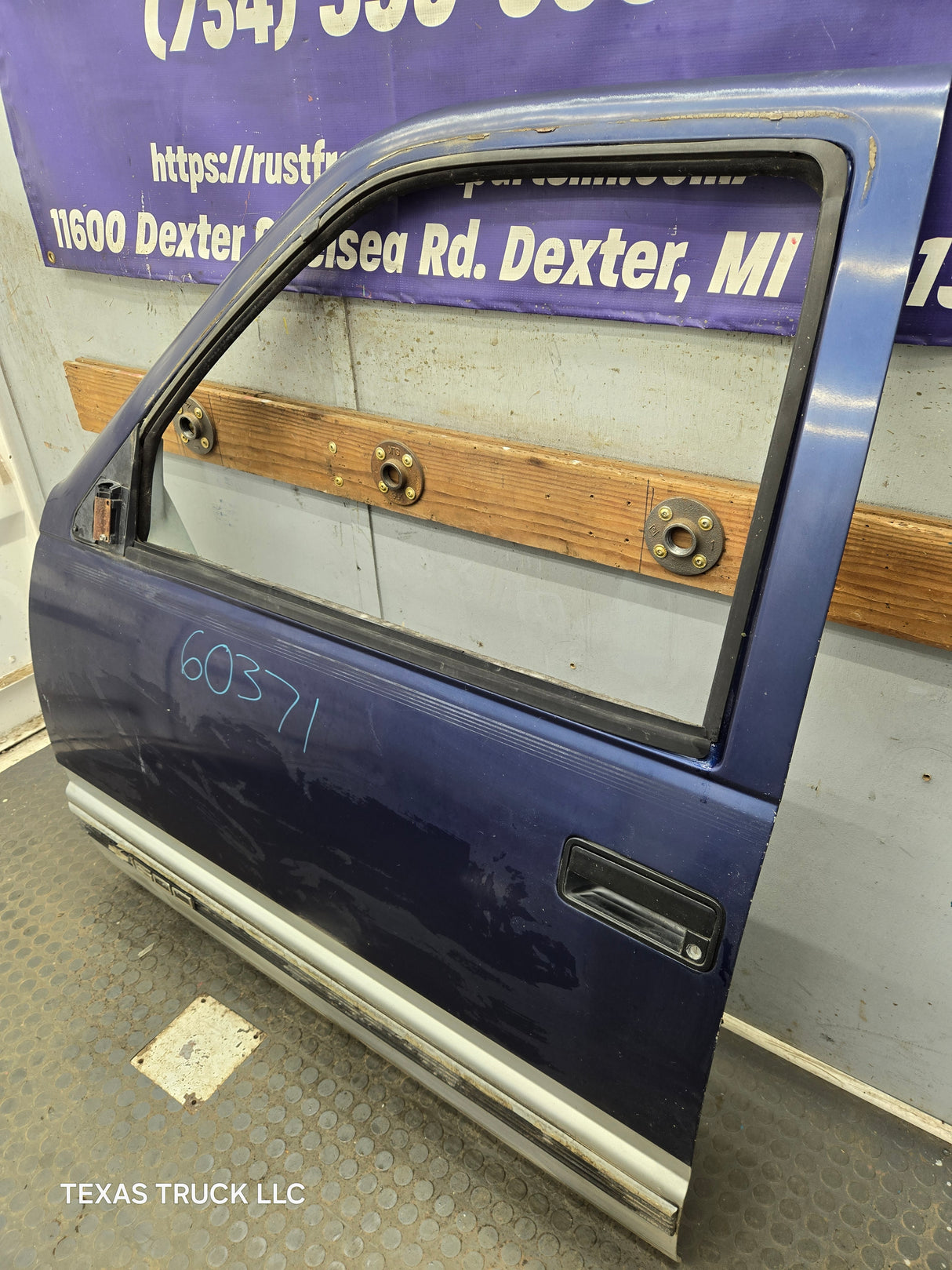 1988-2000 Chevrolet Silverado Suburban GMC Sierra LH Front Driver Side Door