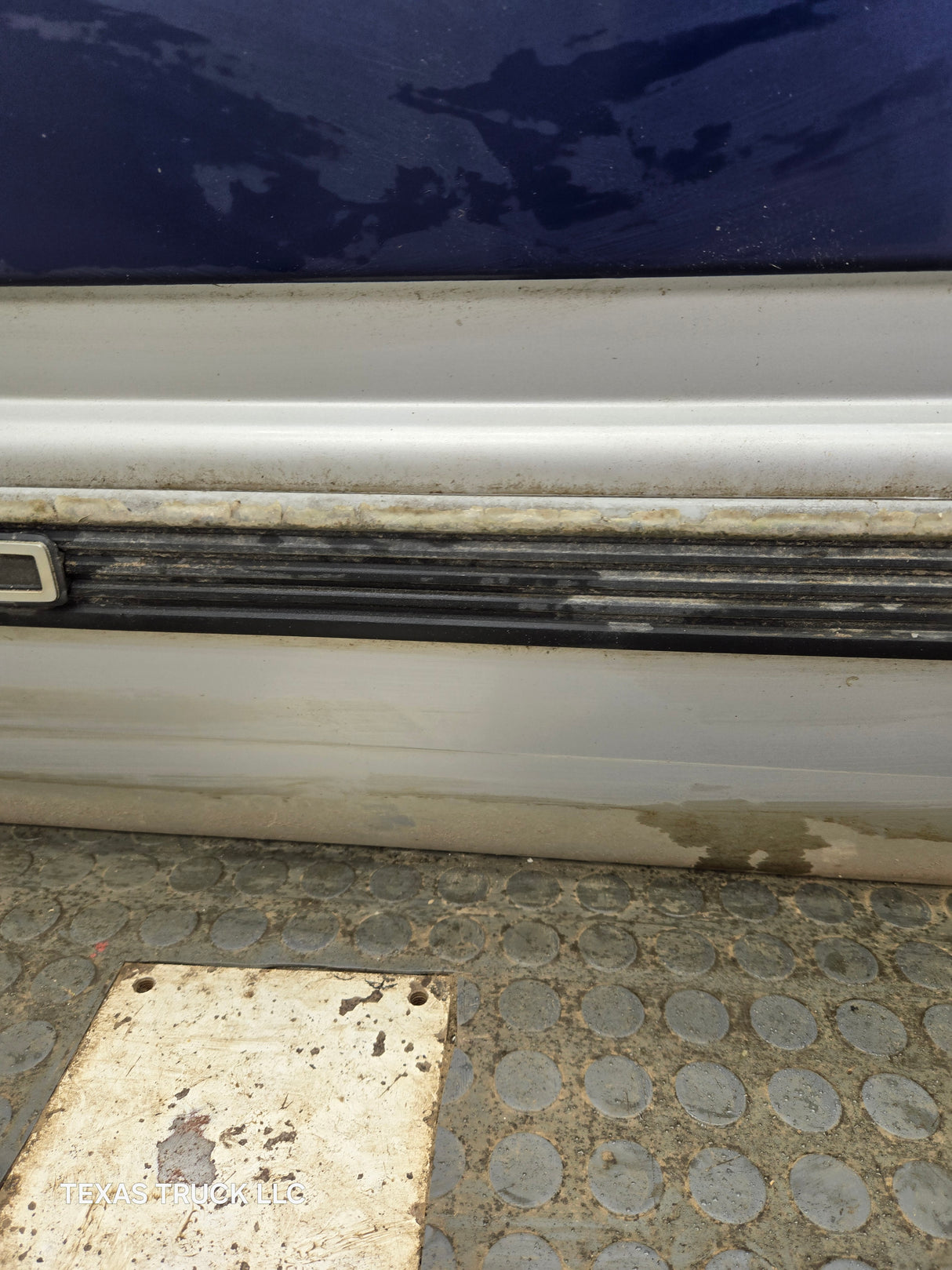 1988-2000 Chevrolet Silverado Suburban GMC Sierra LH Front Driver Side Door