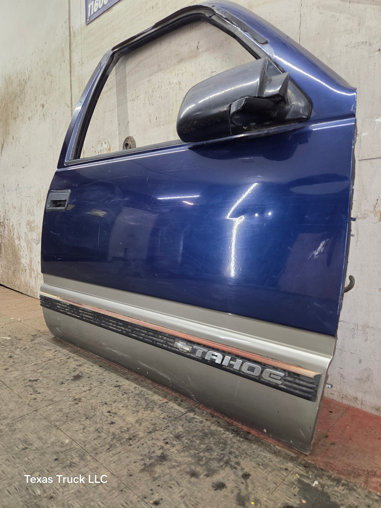 1988-2000 Chevrolet Silverado Suburban GMC Sierra RH Front Passenger Door