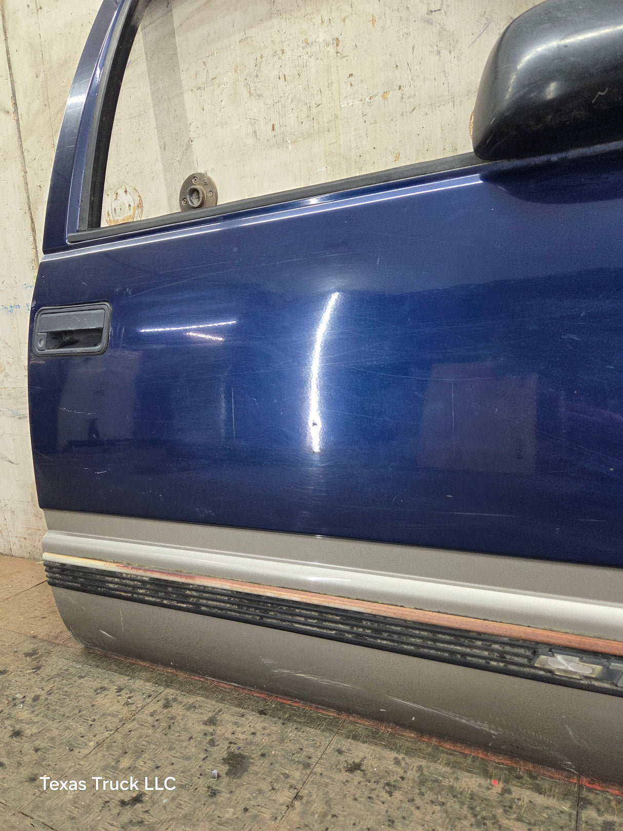 1988-2000 Chevrolet Silverado Suburban GMC Sierra RH Front Passenger Door