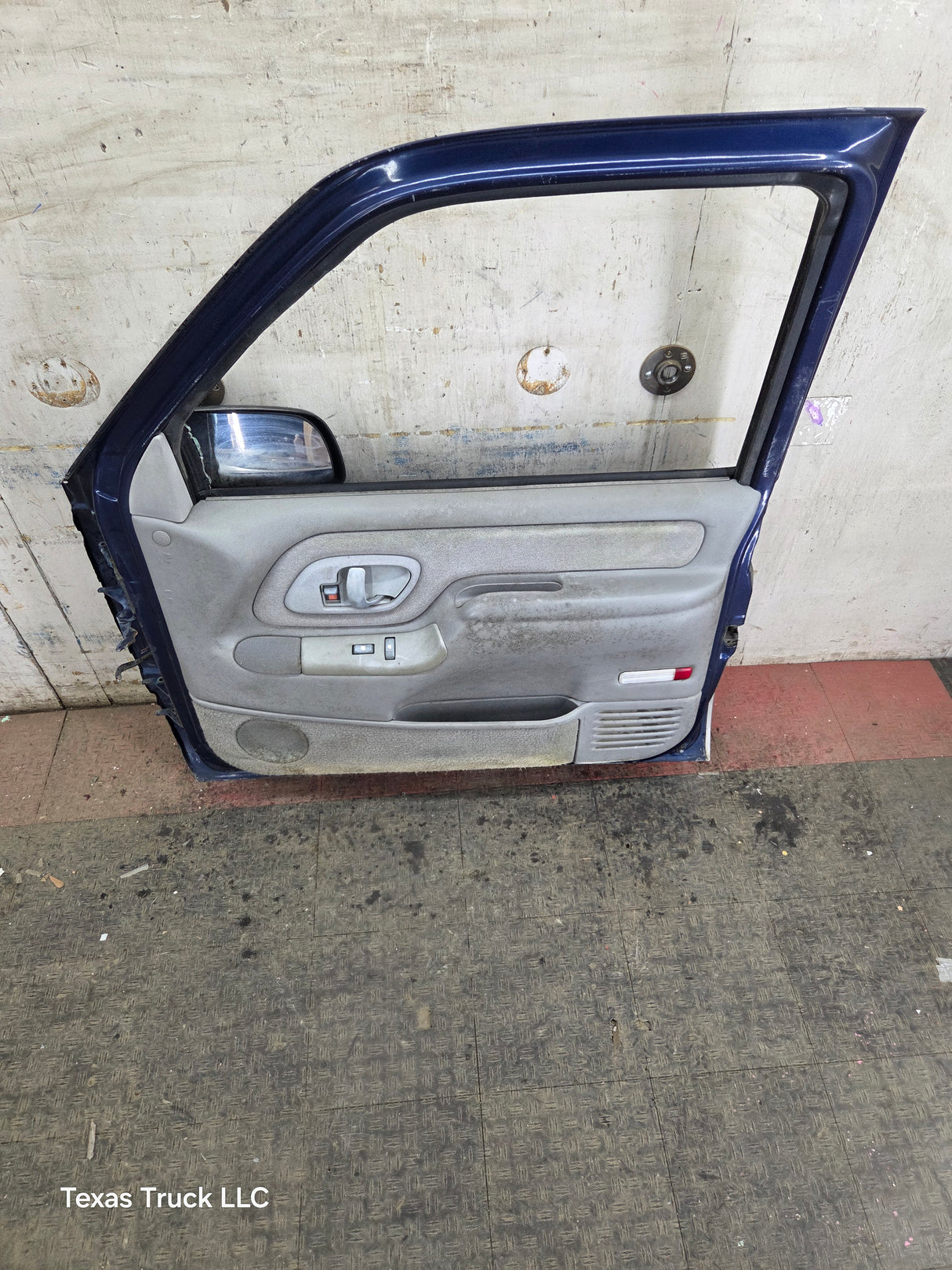 1988-2000 Chevrolet Silverado Suburban GMC Sierra RH Front Passenger Door