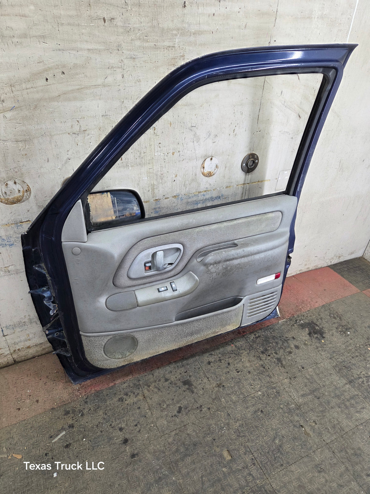1988-2000 Chevrolet Silverado Suburban GMC Sierra RH Front Passenger Door
