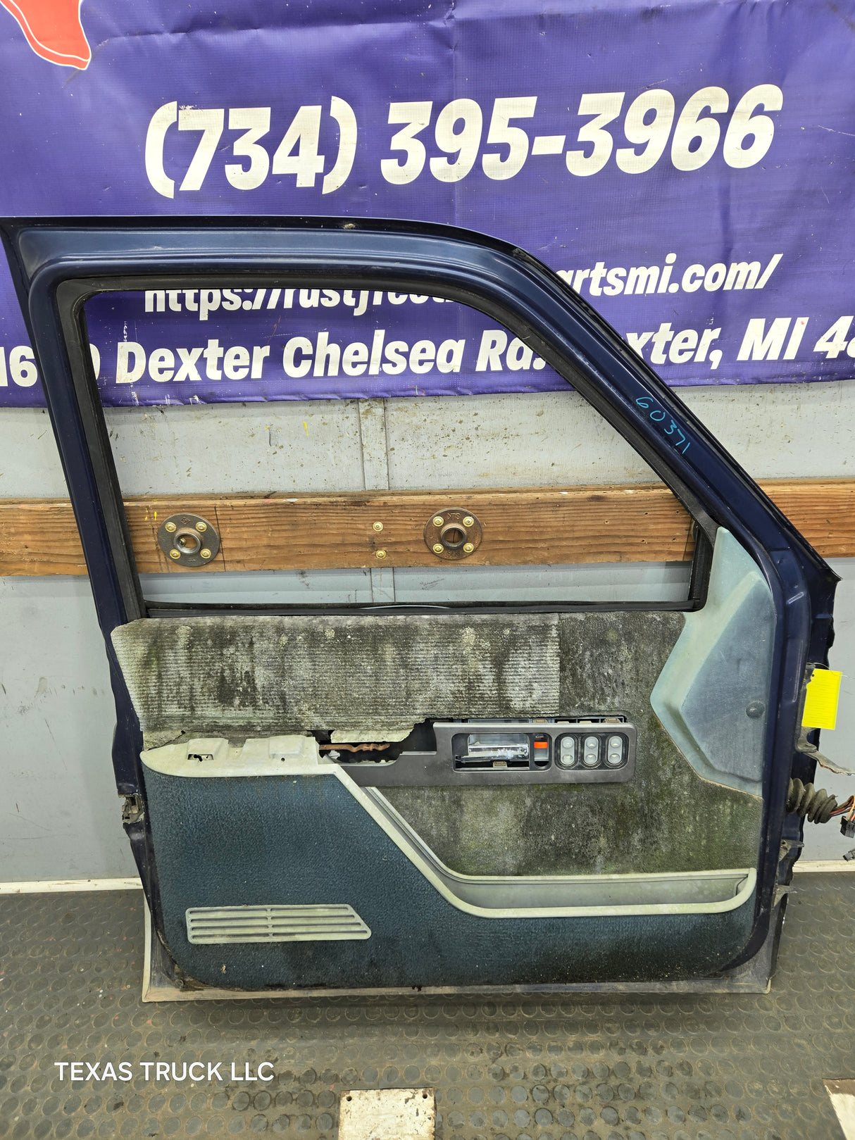 1988-2000 Chevrolet Silverado Suburban GMC Sierra LH Front Driver Side Door