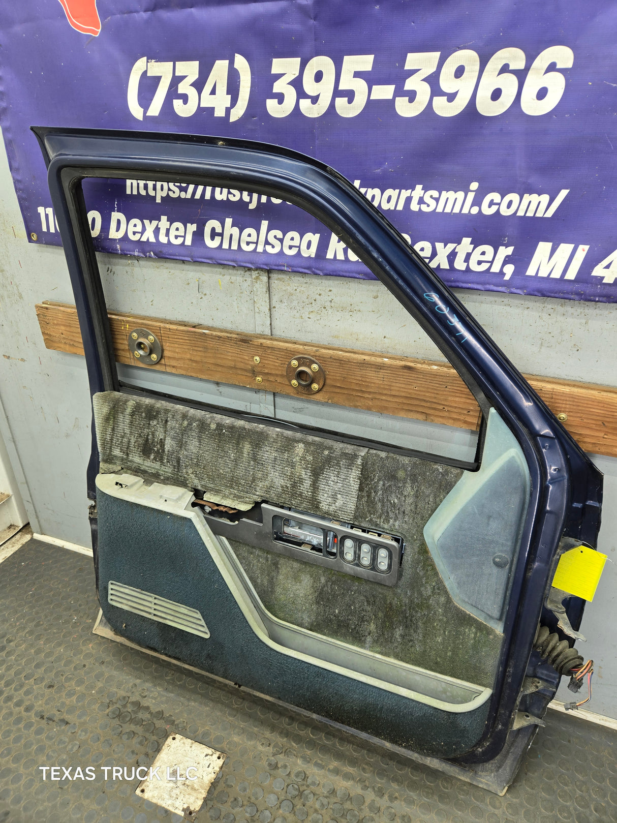 1988-2000 Chevrolet Silverado Suburban GMC Sierra LH Front Driver Side Door