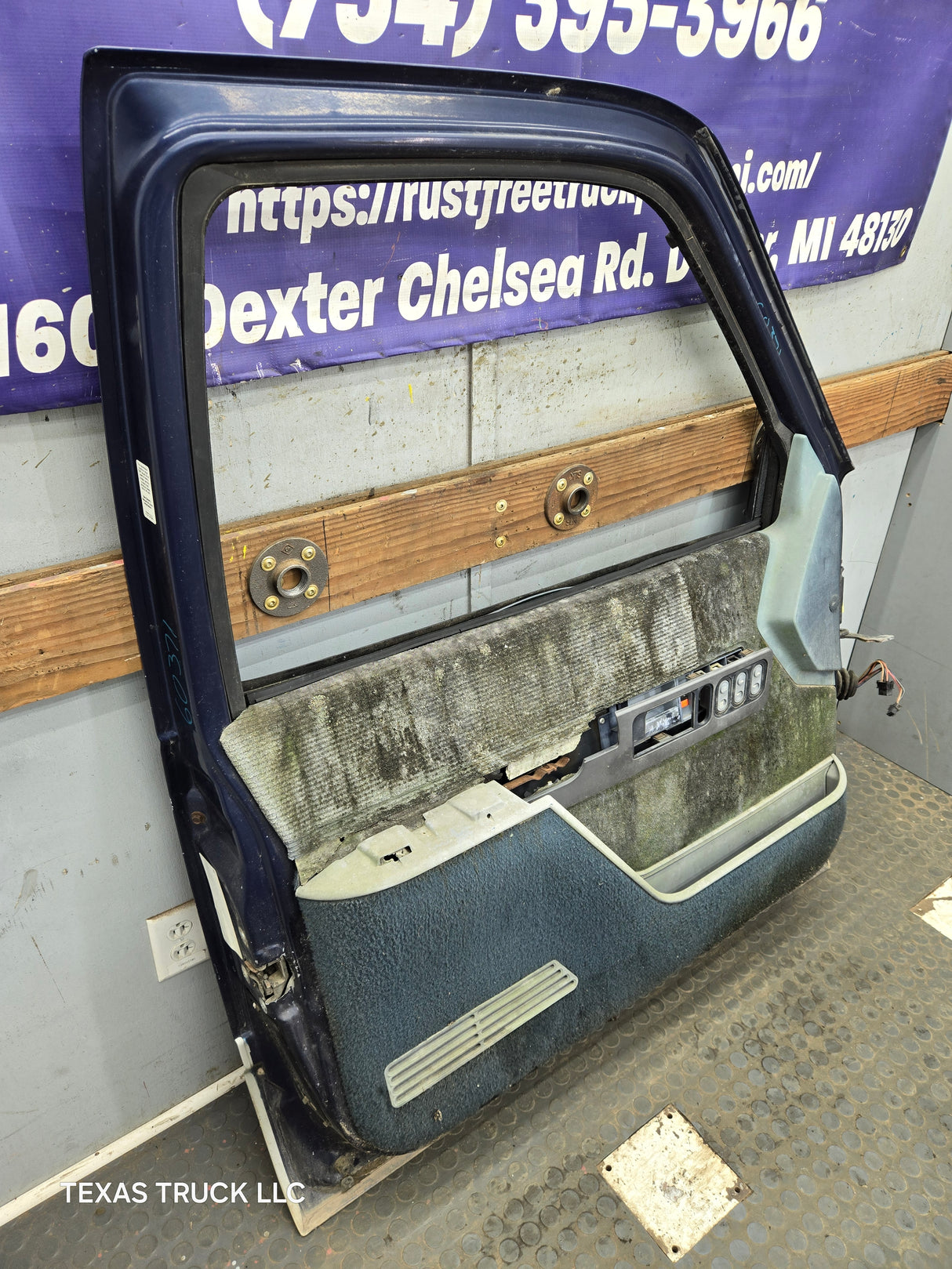 1988-2000 Chevrolet Silverado Suburban GMC Sierra LH Front Driver Side Door