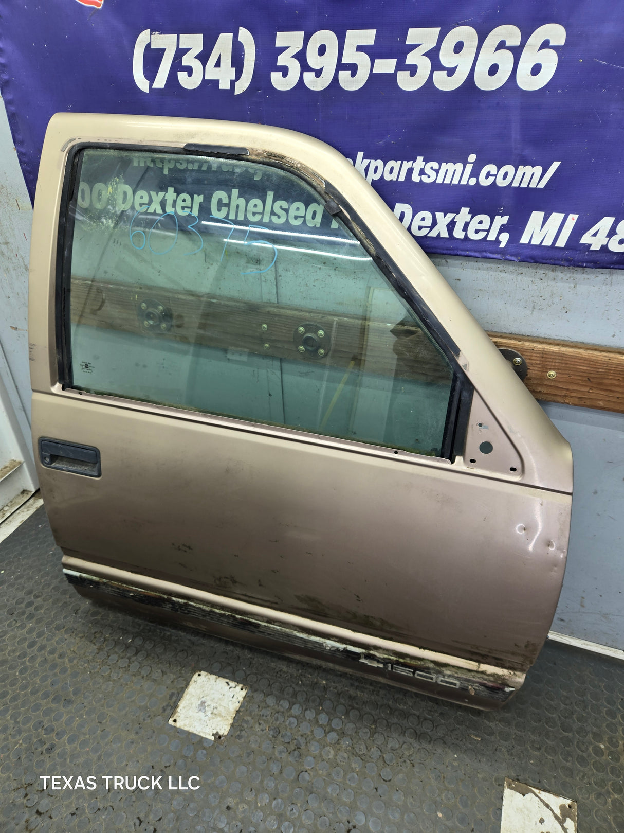 1988-2000 Chevrolet Silverado Suburban GMC Sierra RH Front Passenger Door