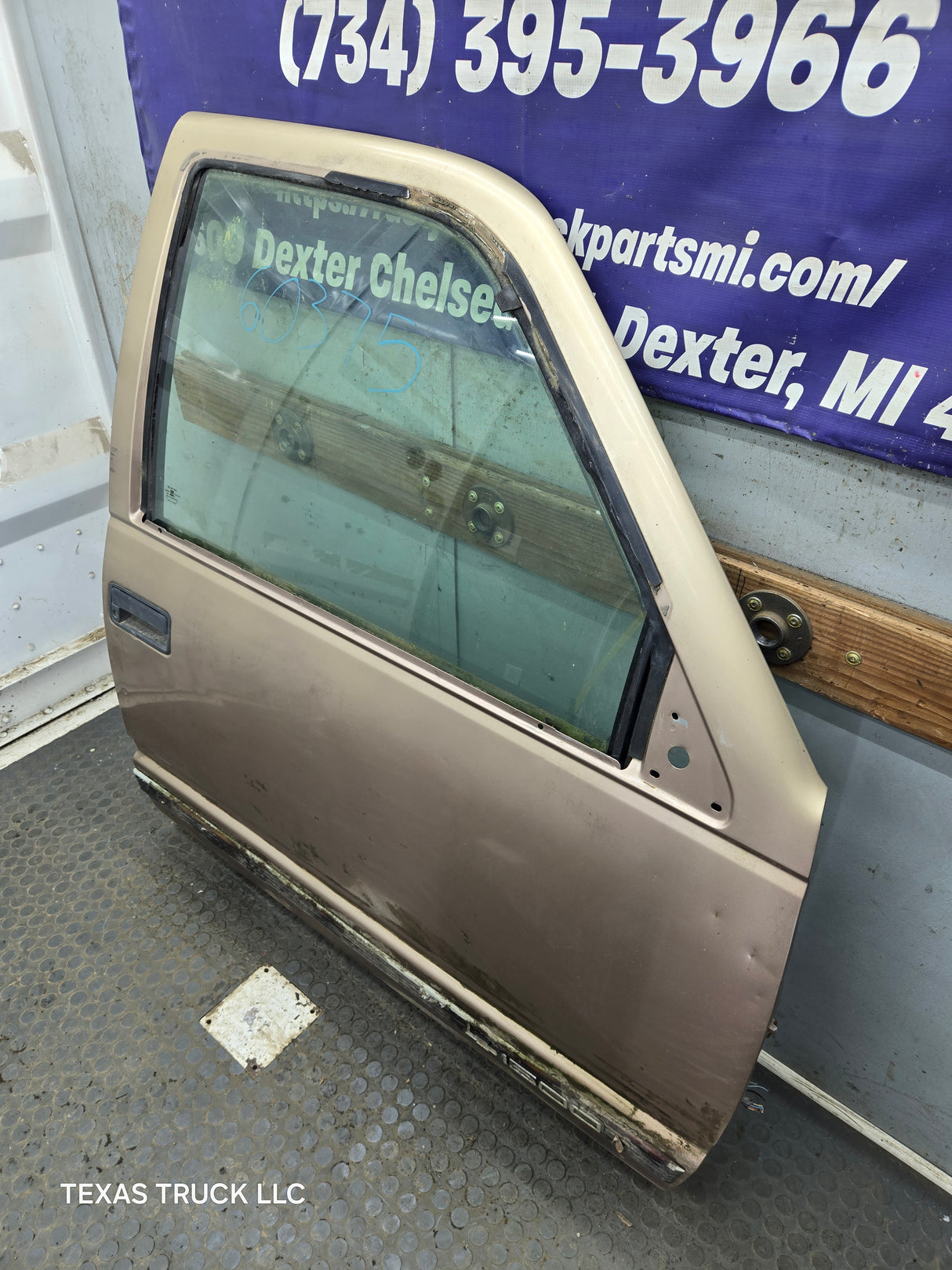 1988-2000 Chevrolet Silverado Suburban GMC Sierra RH Front Passenger Door