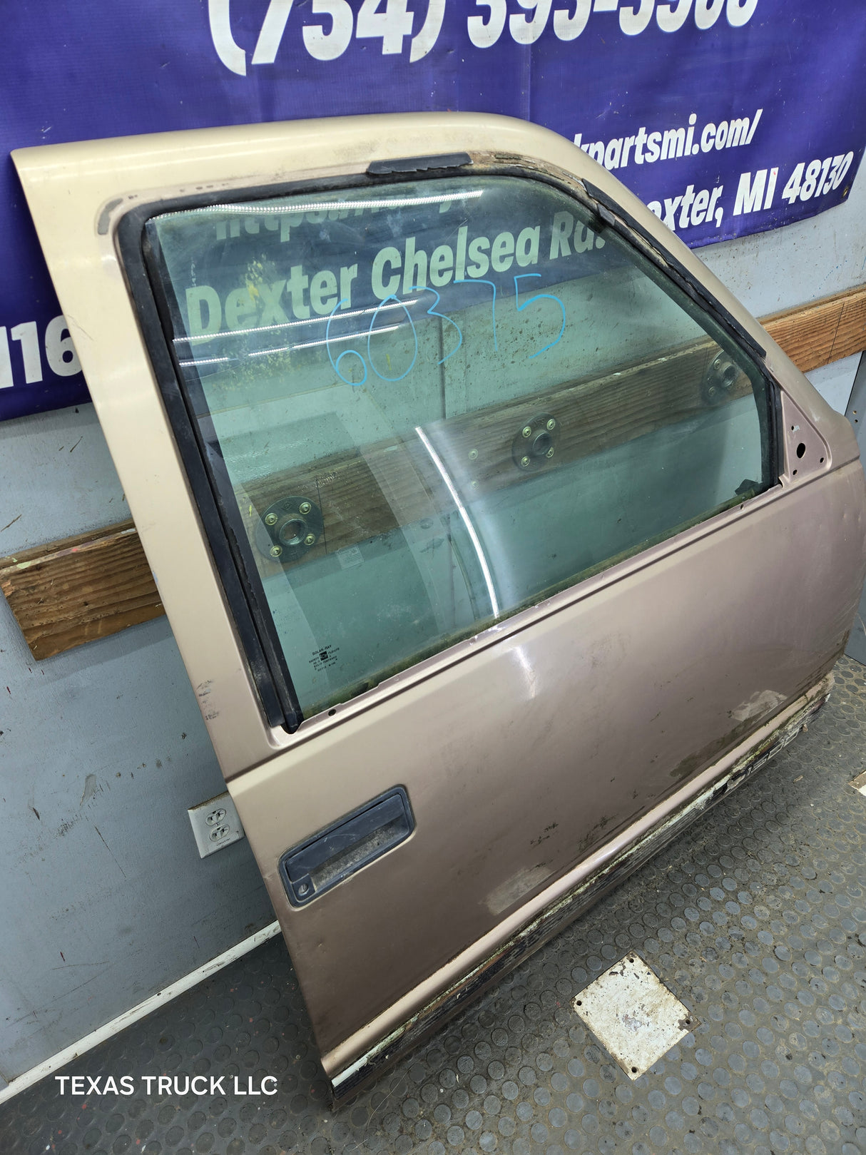 1988-2000 Chevrolet Silverado Suburban GMC Sierra RH Front Passenger Door