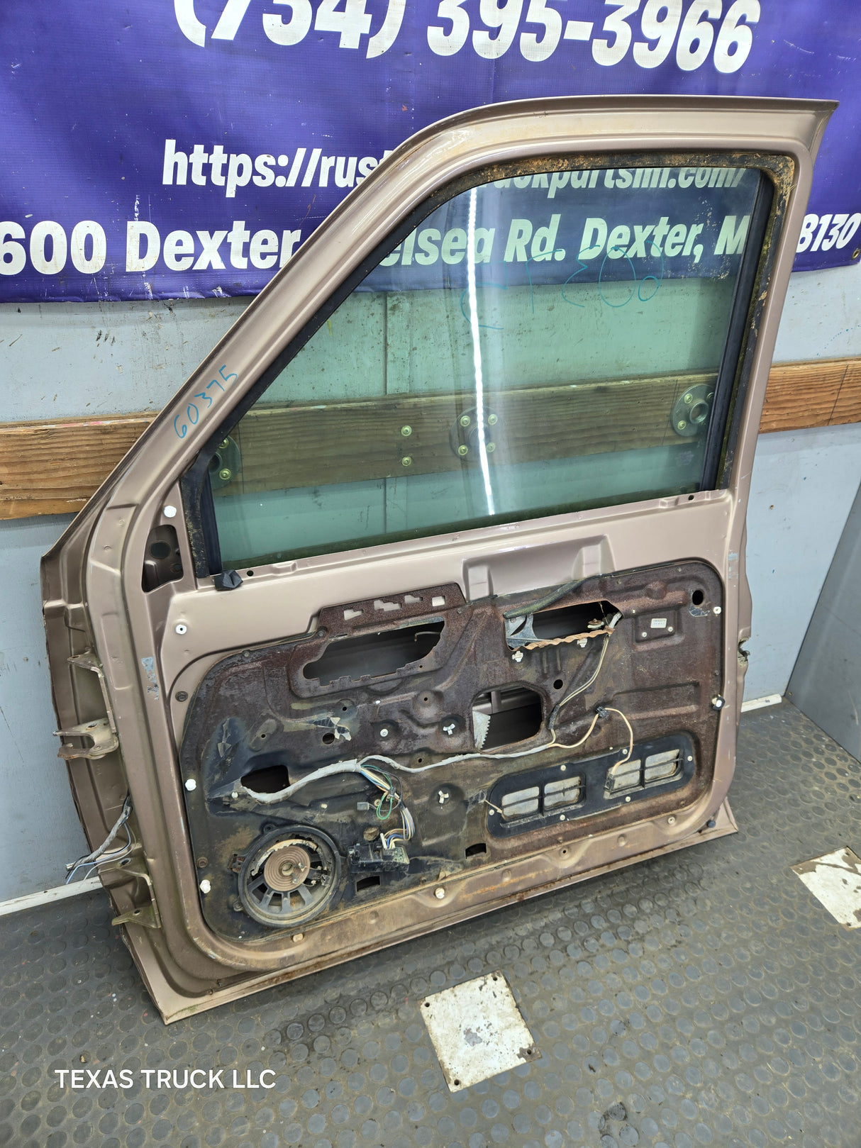 1988-2000 Chevrolet Silverado Suburban GMC Sierra RH Front Passenger Door