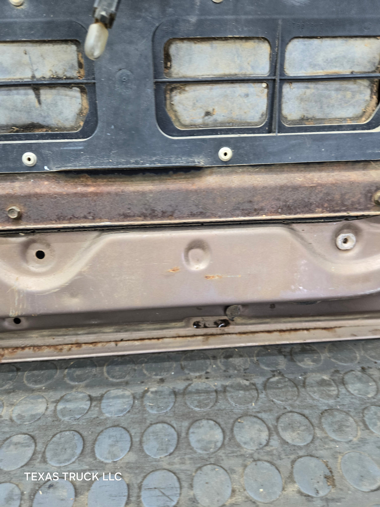 1988-2000 Chevrolet Silverado Suburban GMC Sierra RH Front Passenger Door