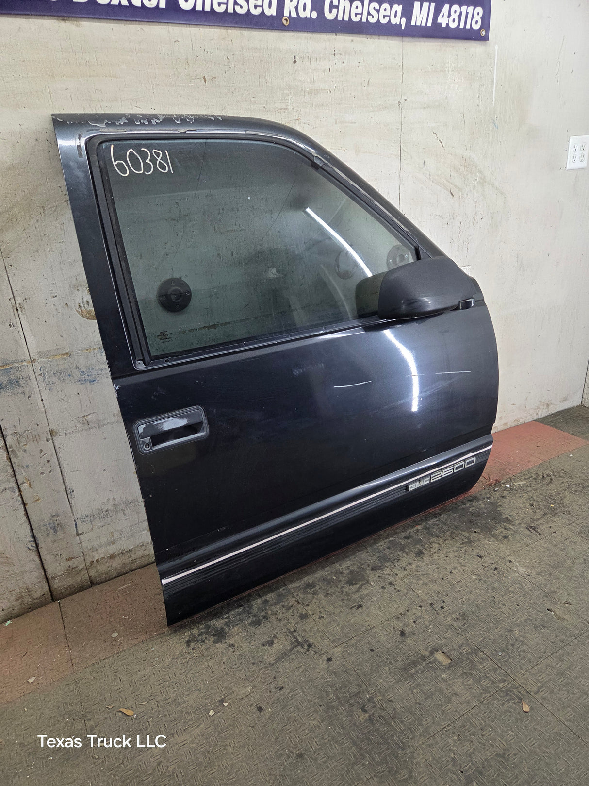 1988-2000 Chevrolet Silverado Suburban GMC Sierra RH Front Passenger Door
