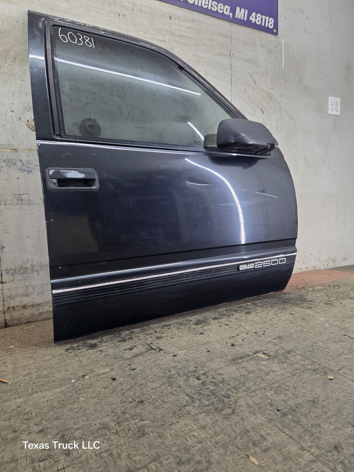 1988-2000 Chevrolet Silverado Suburban GMC Sierra RH Front Passenger Door
