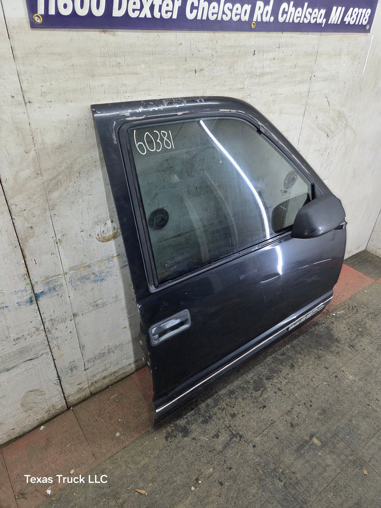 1988-2000 Chevrolet Silverado Suburban GMC Sierra RH Front Passenger Door