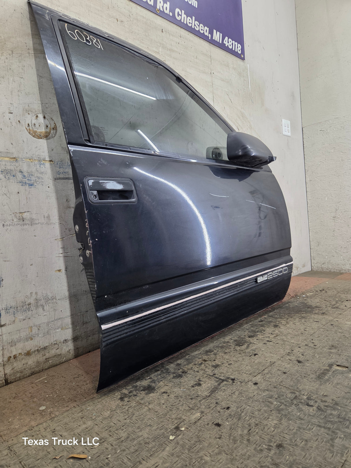 1988-2000 Chevrolet Silverado Suburban GMC Sierra RH Front Passenger Door