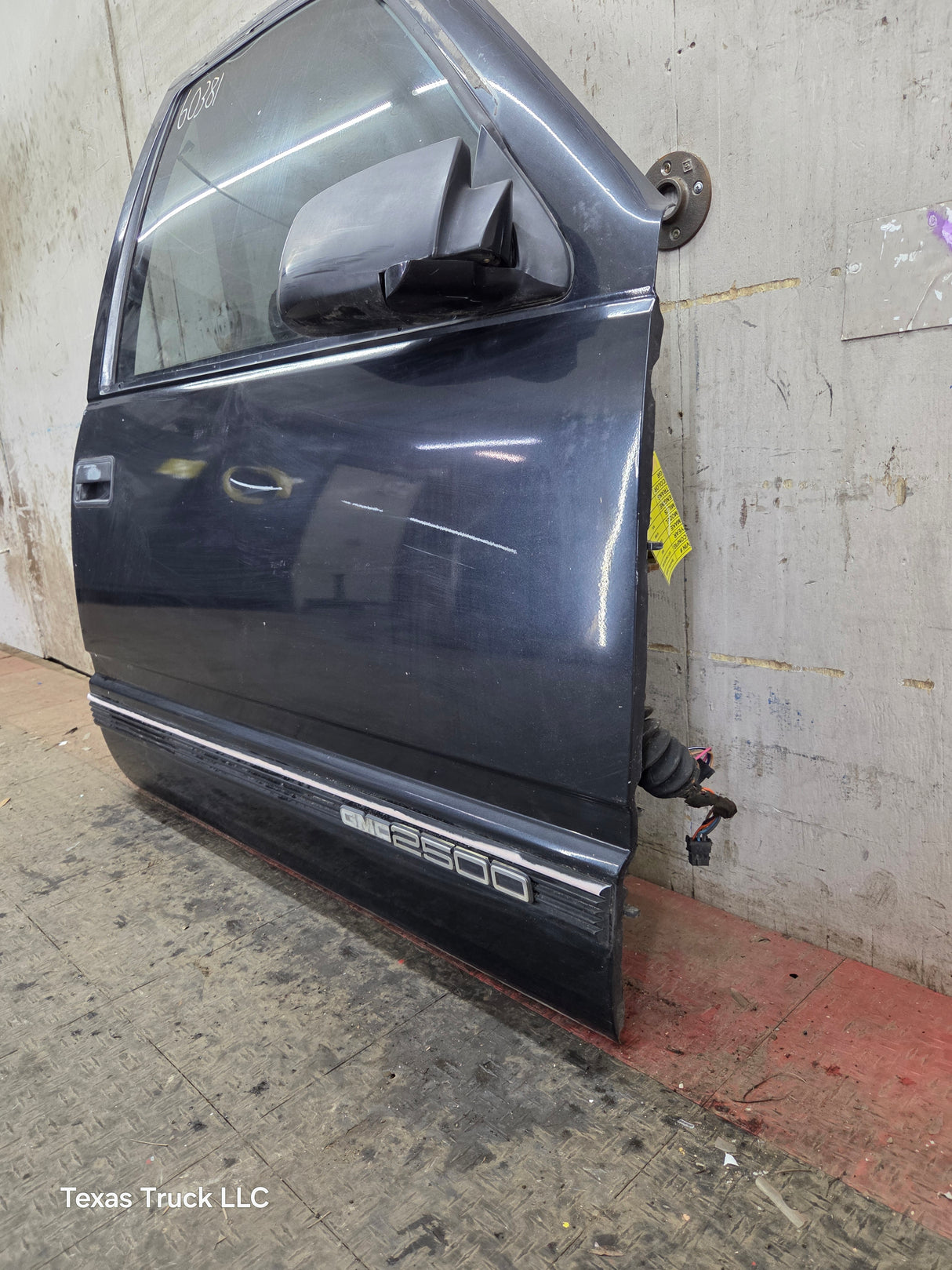 1988-2000 Chevrolet Silverado Suburban GMC Sierra RH Front Passenger Door