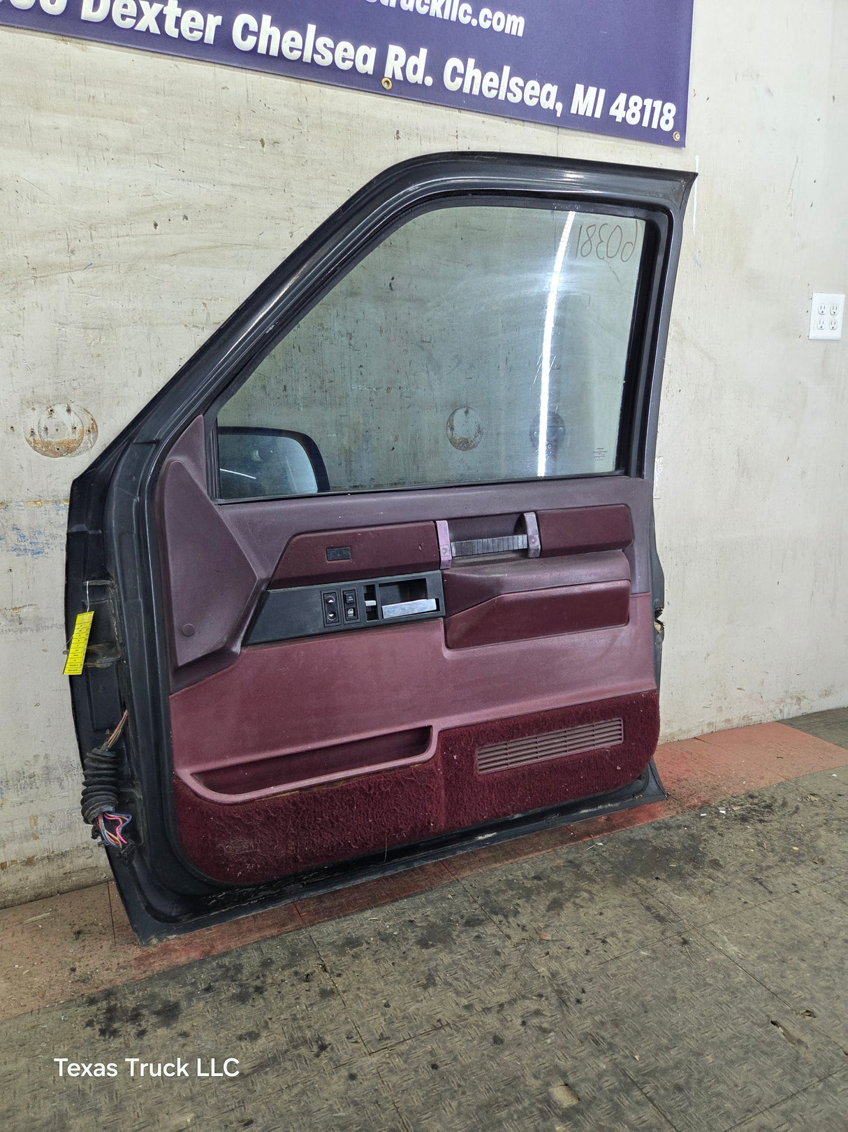 1988-2000 Chevrolet Silverado Suburban GMC Sierra RH Front Passenger Door