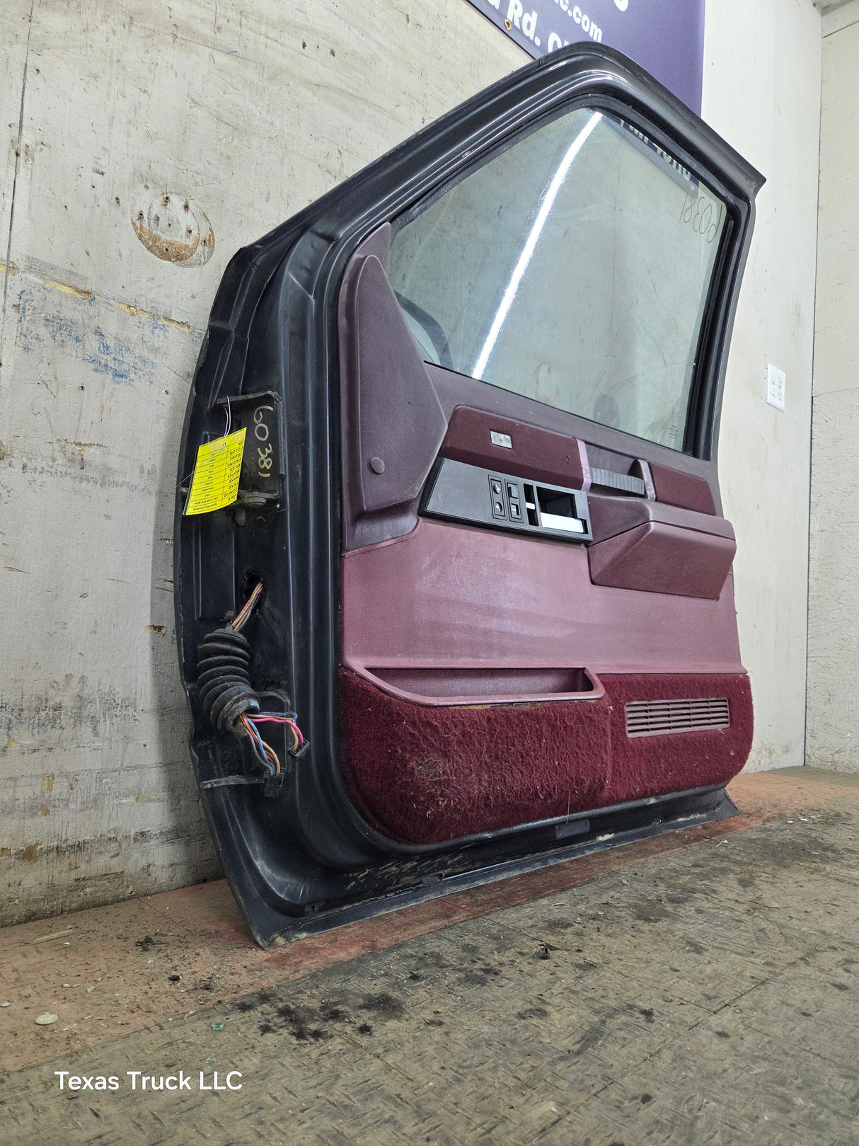 1988-2000 Chevrolet Silverado Suburban GMC Sierra RH Front Passenger Door