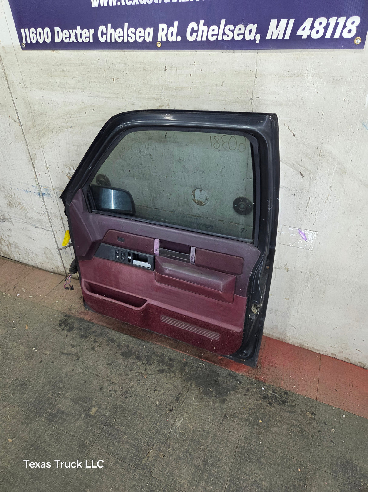 1988-2000 Chevrolet Silverado Suburban GMC Sierra RH Front Passenger Door