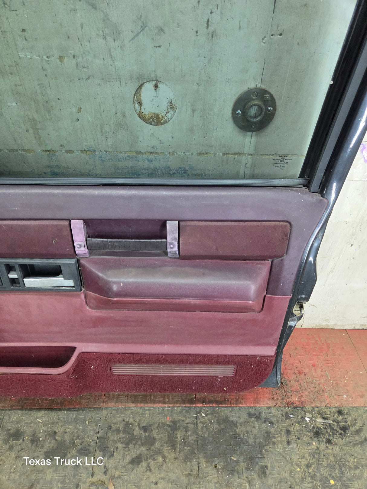 1988-2000 Chevrolet Silverado Suburban GMC Sierra RH Front Passenger Door