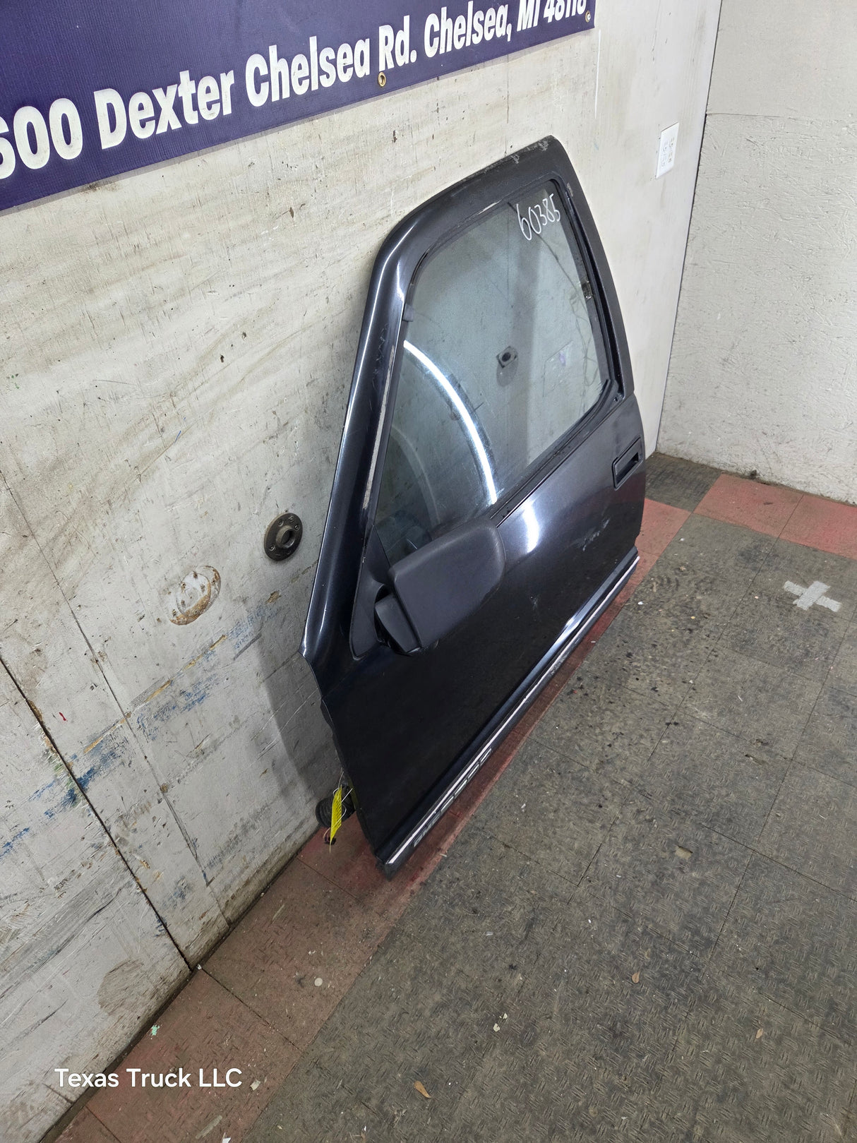 1988-2000 Chevrolet Silverado Suburban GMC Sierra LH Front Driver Side Door