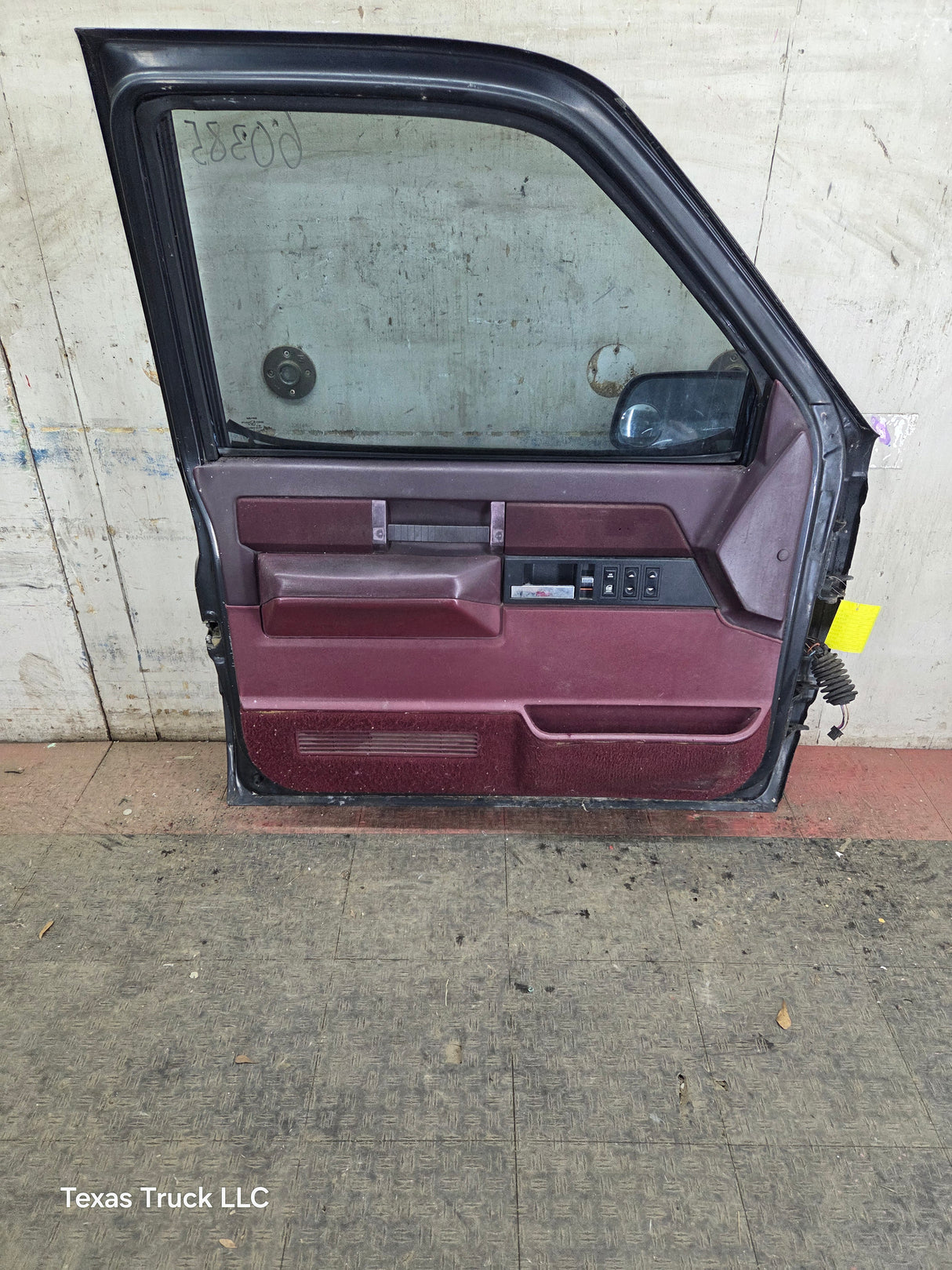 1988-2000 Chevrolet Silverado Suburban GMC Sierra LH Front Driver Side Door