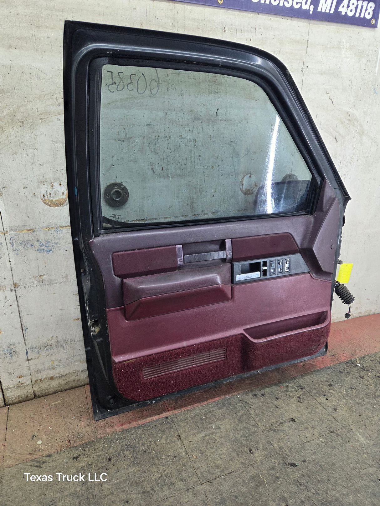 1988-2000 Chevrolet Silverado Suburban GMC Sierra LH Front Driver Side Door