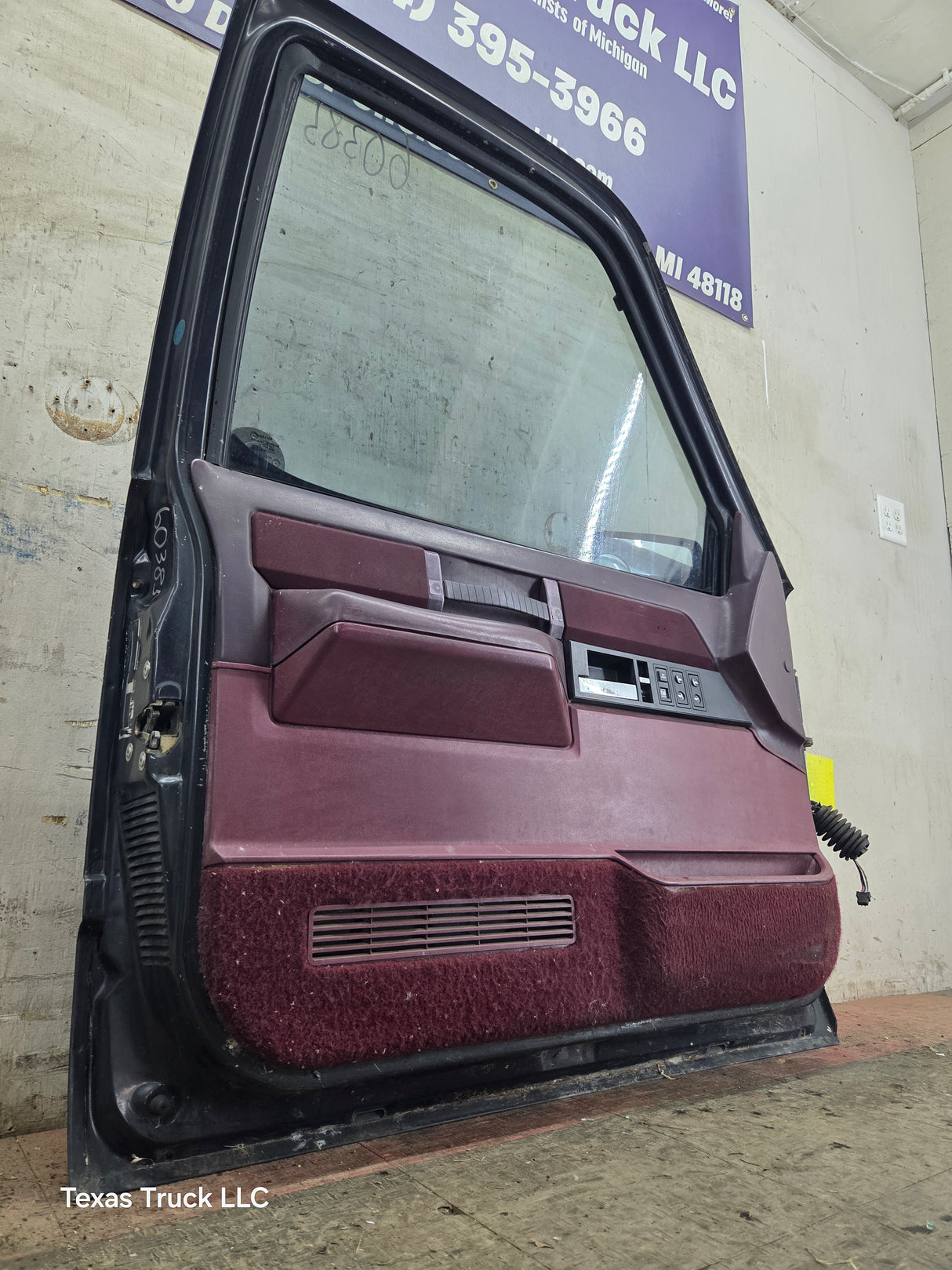 1988-2000 Chevrolet Silverado Suburban GMC Sierra LH Front Driver Side Door