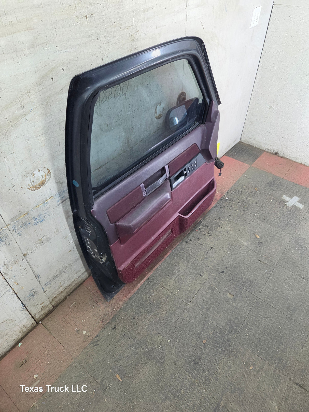 1988-2000 Chevrolet Silverado Suburban GMC Sierra LH Front Driver Side Door