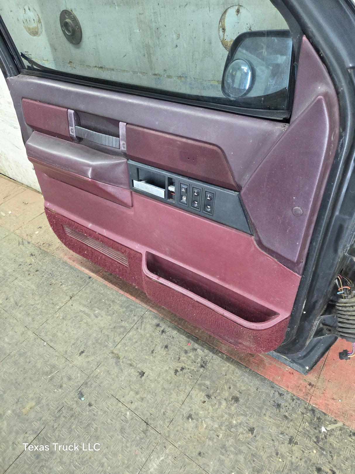 1988-2000 Chevrolet Silverado Suburban GMC Sierra LH Front Driver Side Door