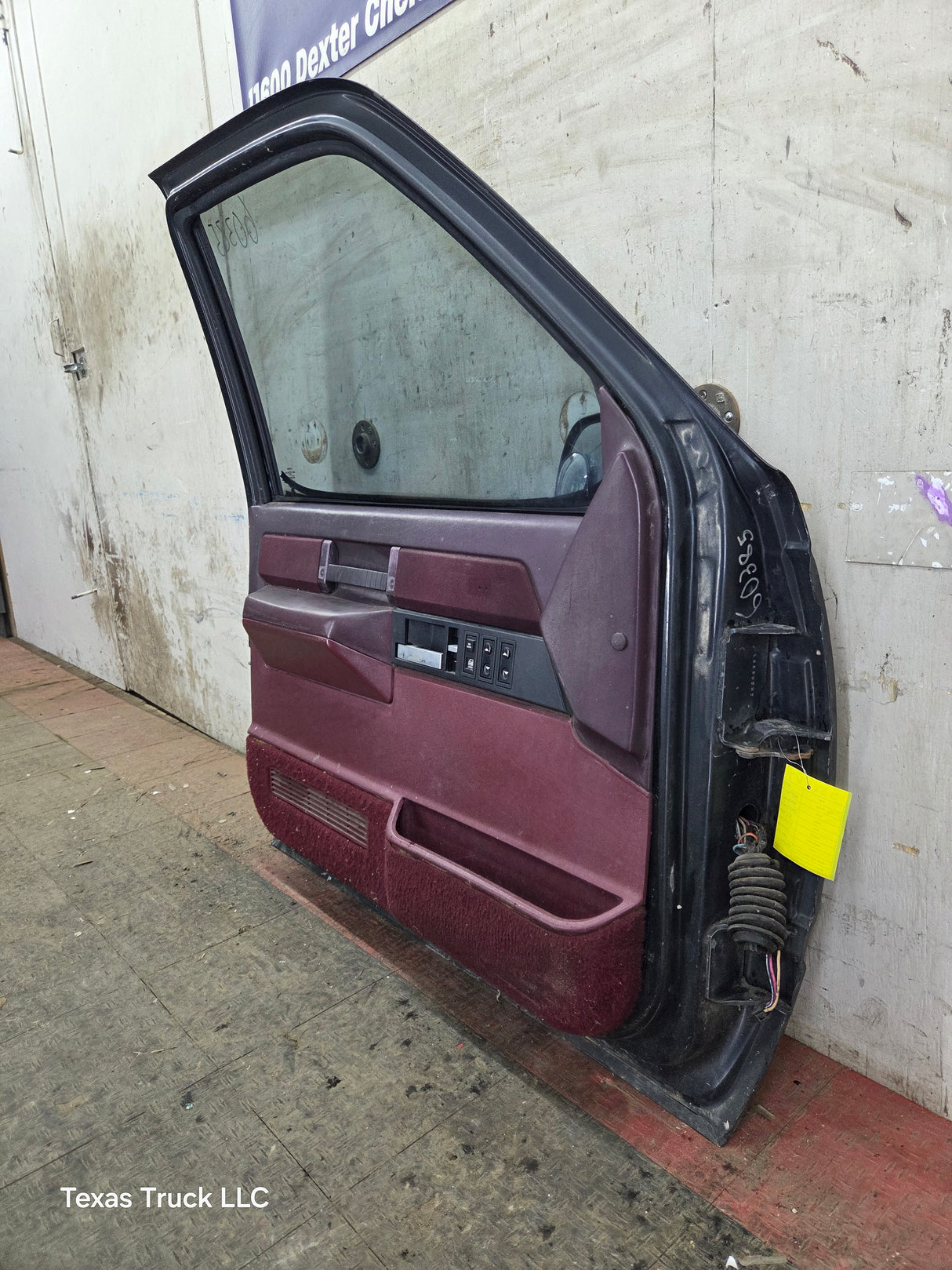 1988-2000 Chevrolet Silverado Suburban GMC Sierra LH Front Driver Side Door