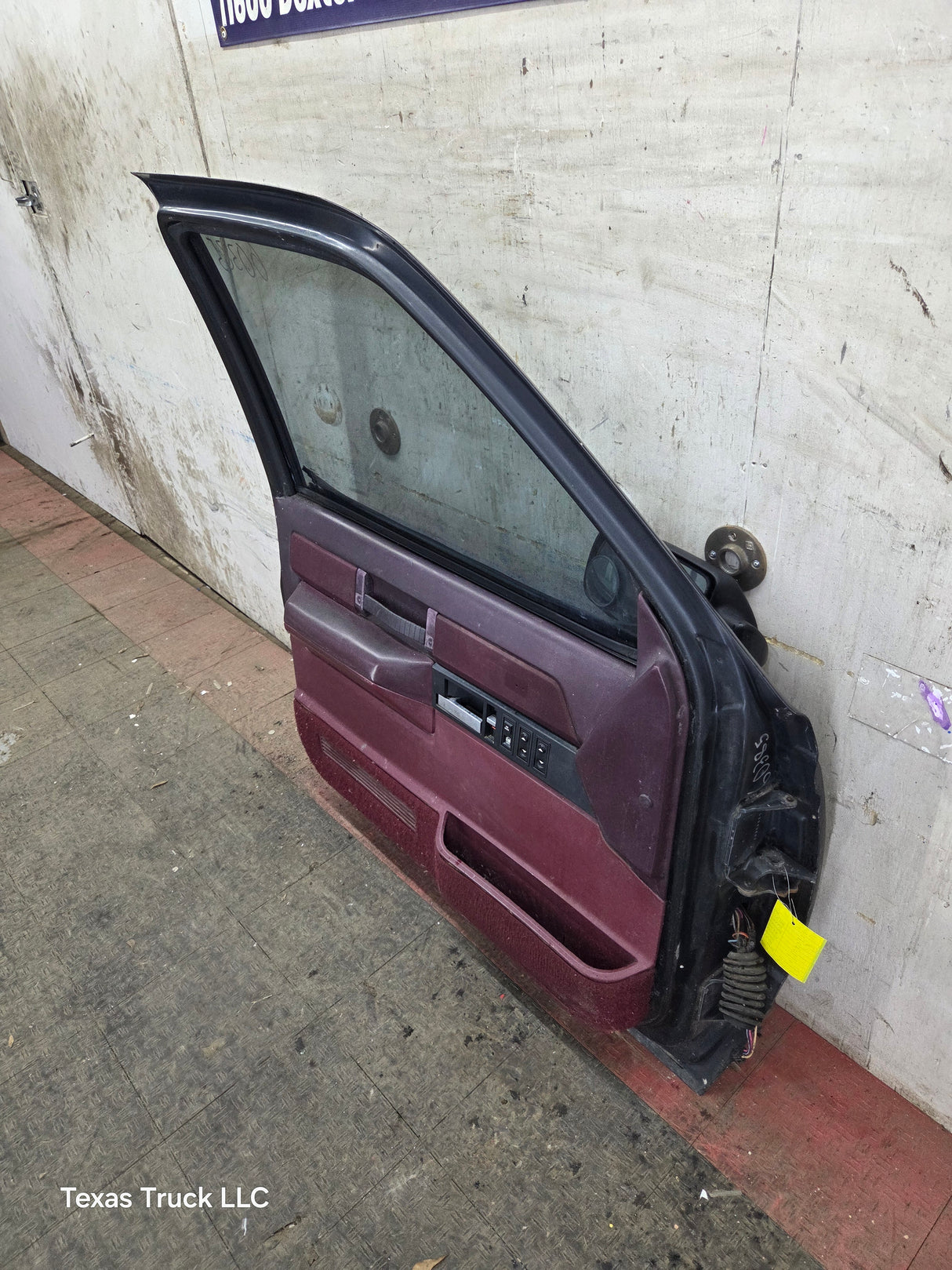 1988-2000 Chevrolet Silverado Suburban GMC Sierra LH Front Driver Side Door