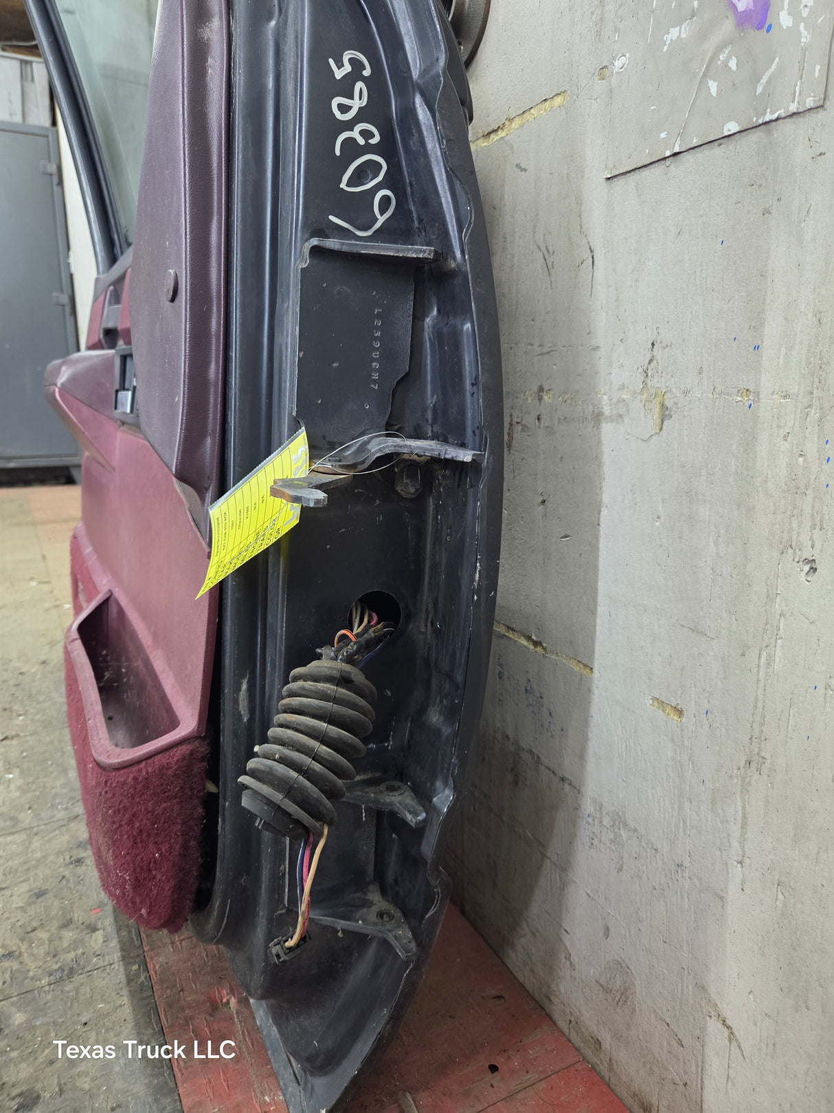 1988-2000 Chevrolet Silverado Suburban GMC Sierra LH Front Driver Side Door