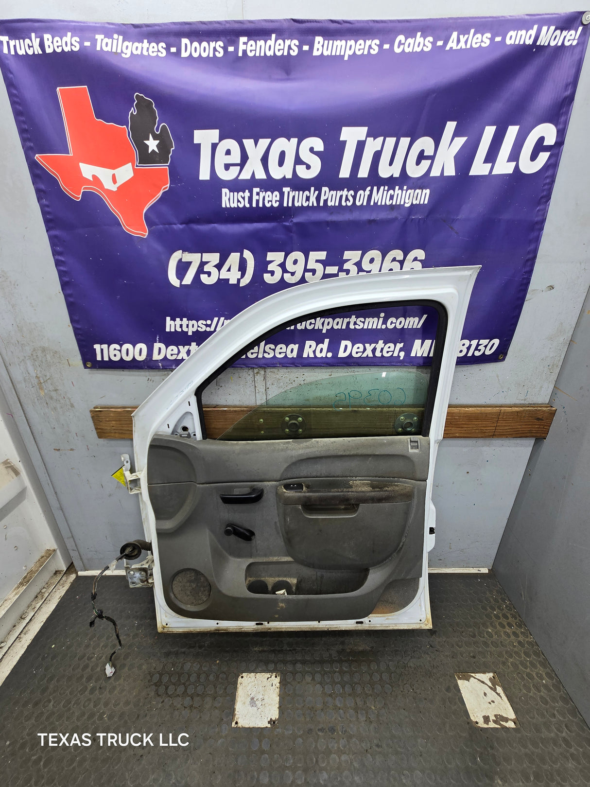 2007-2013 Chevrolet Silverado / GMC Sierra 1500 2500 3500 HD RH Front Passenger Side Door