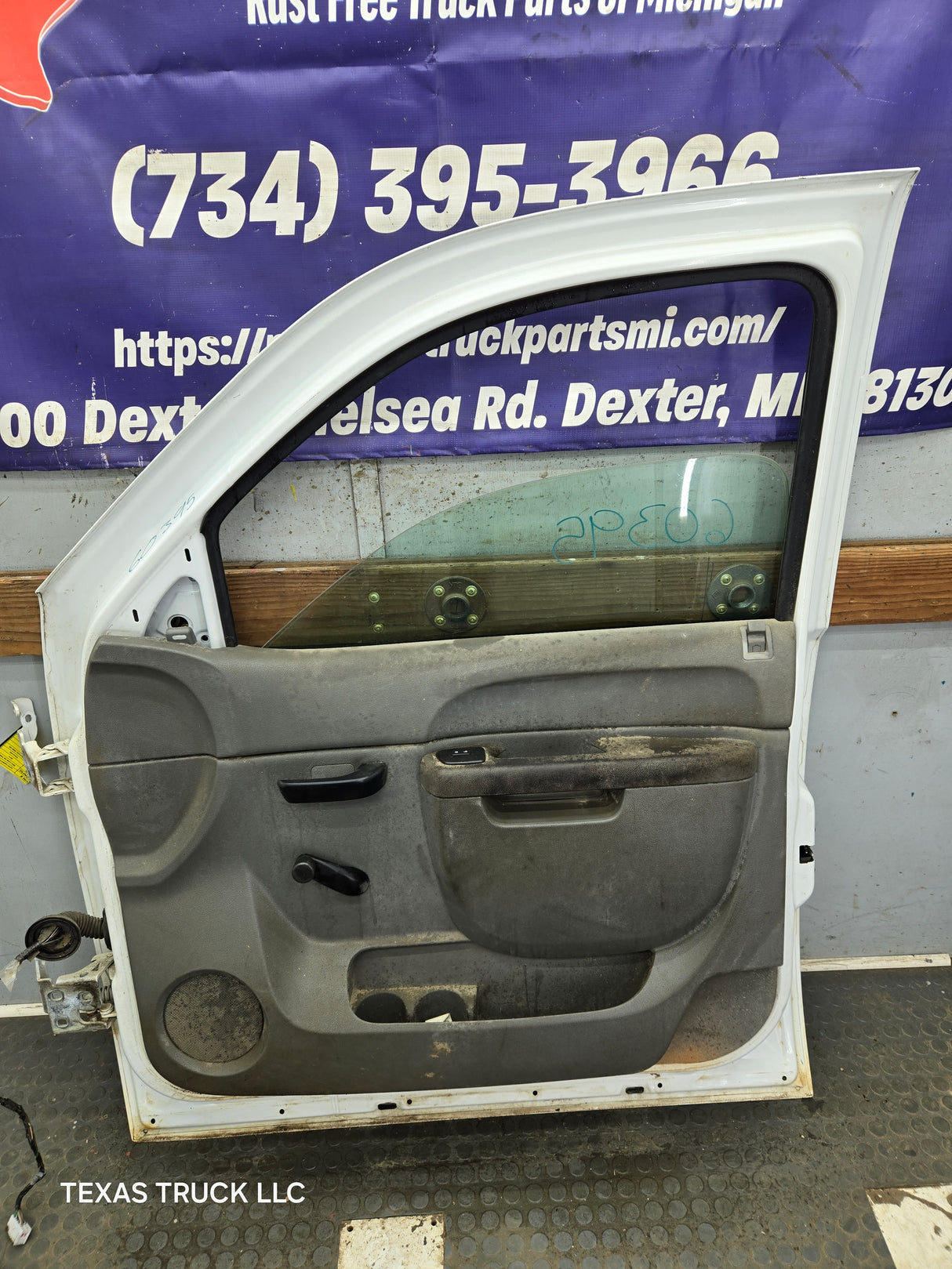 2007-2013 Chevrolet Silverado / GMC Sierra 1500 2500 3500 HD RH Front Passenger Side Door