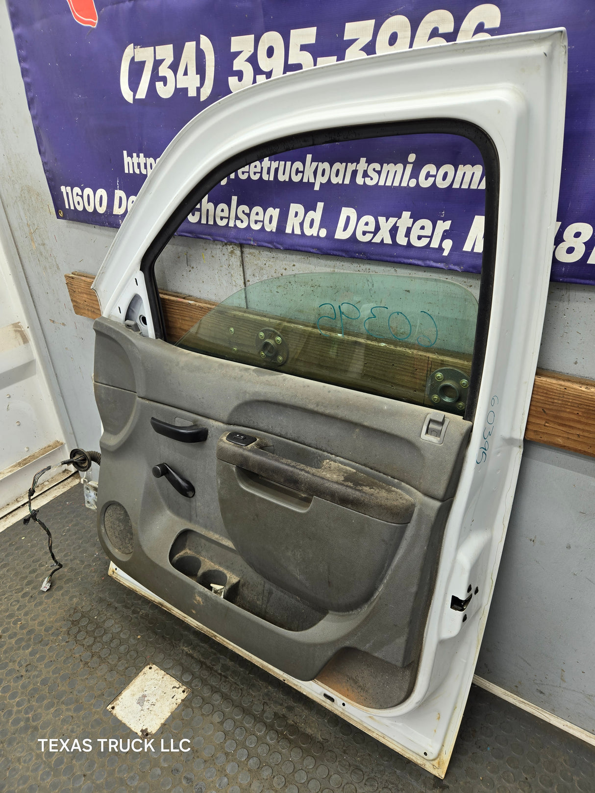 2007-2013 Chevrolet Silverado / GMC Sierra 1500 2500 3500 HD RH Front Passenger Side Door