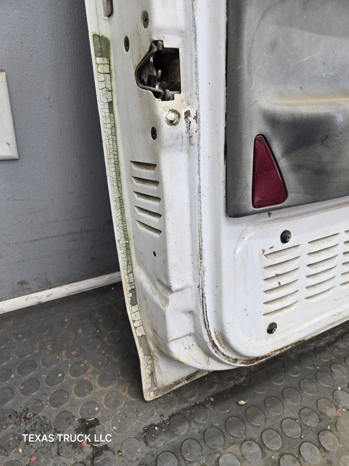1987-1997 Ford F Series F250 F350 F450 F550 LH Driver Side Front Door