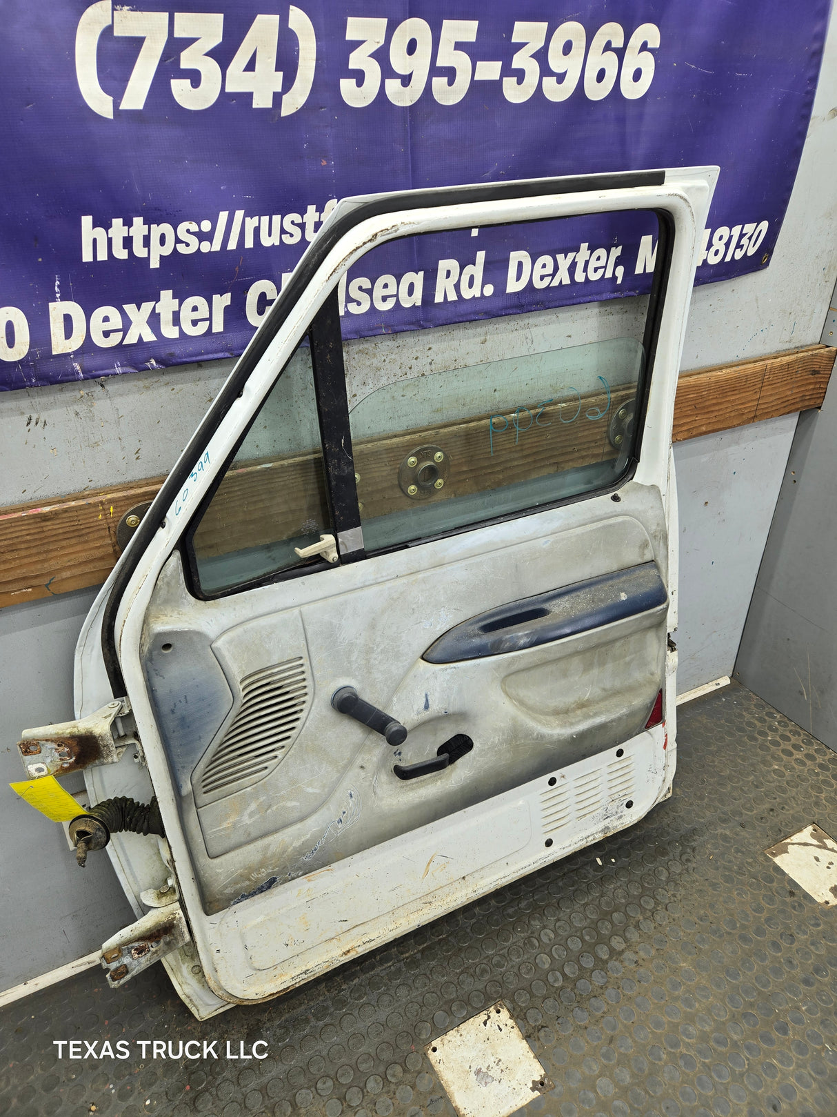 1987-1997 Ford F Series F250 F350 F450 F550 RH Passenger Side Front Door