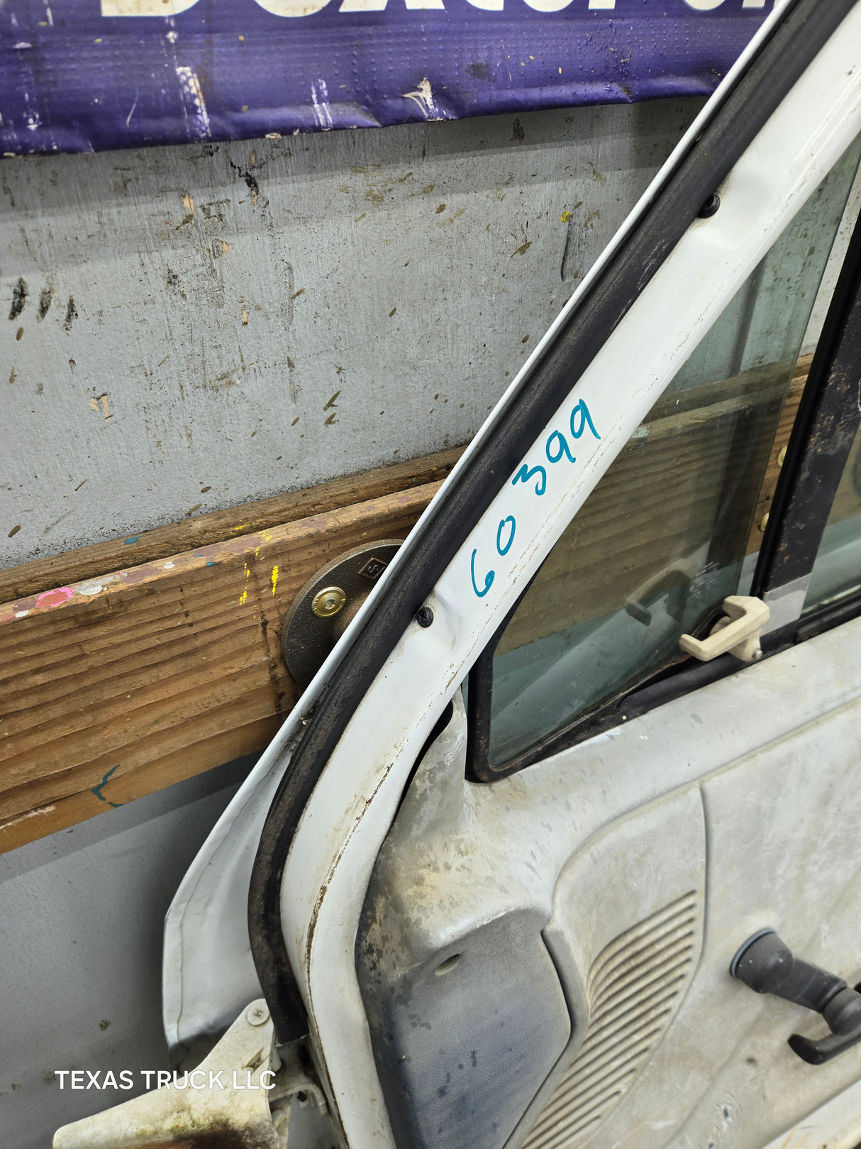 1987-1997 Ford F Series F250 F350 F450 F550 RH Passenger Side Front Door