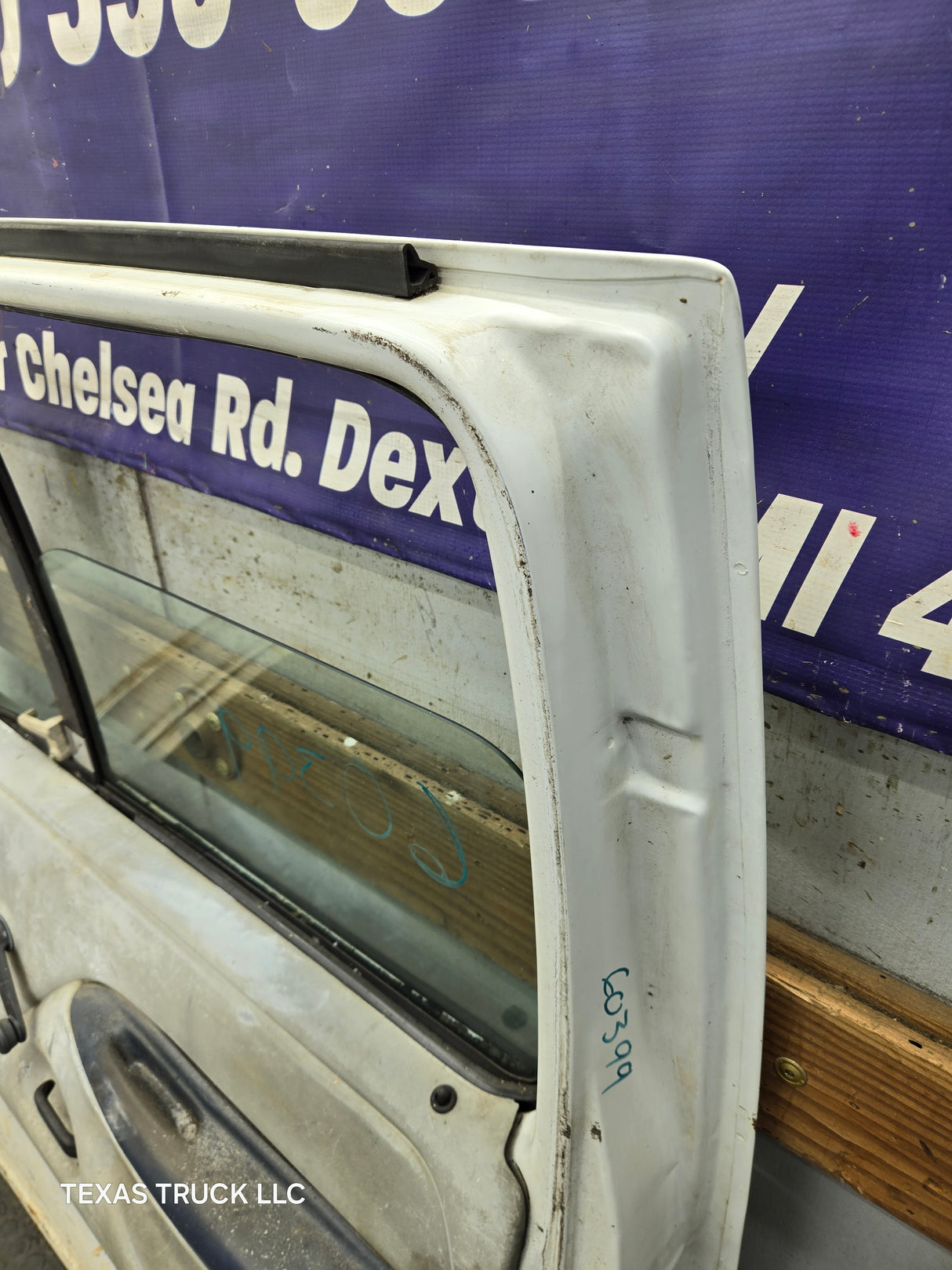 1987-1997 Ford F Series F250 F350 F450 F550 RH Passenger Side Front Door