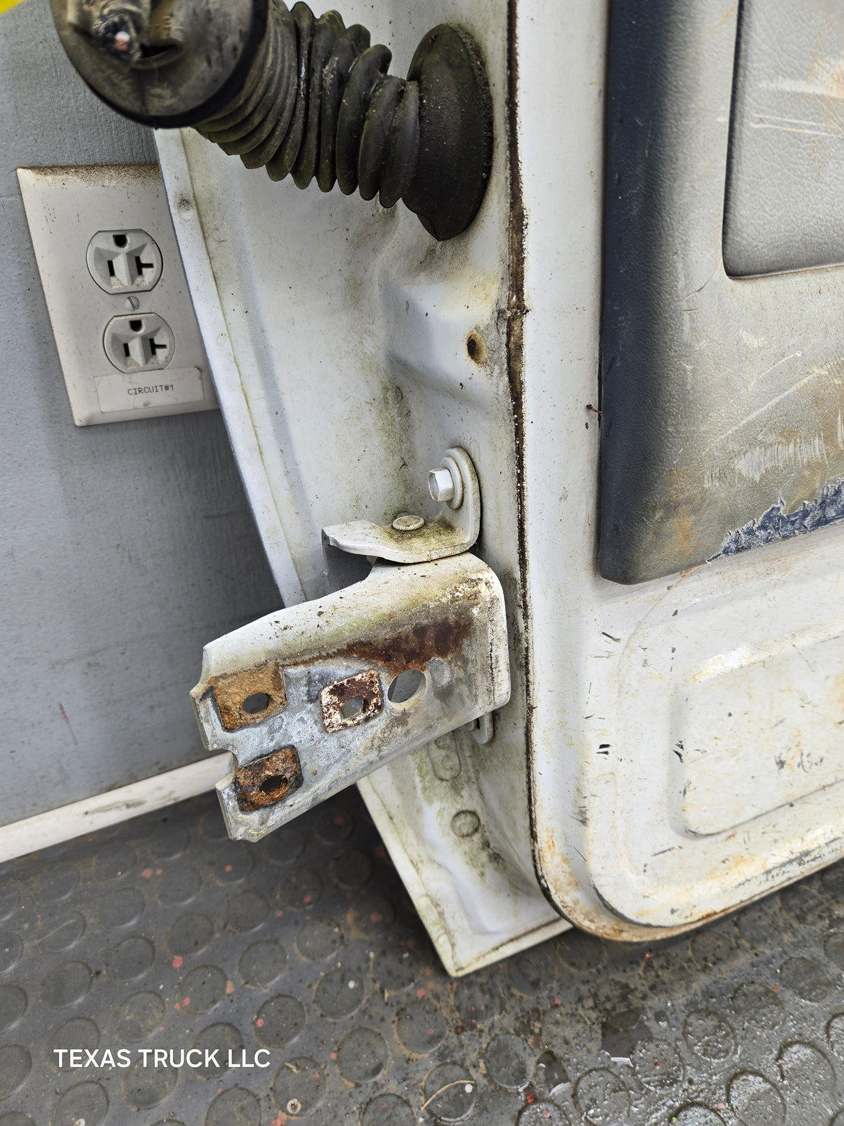 1987-1997 Ford F Series F250 F350 F450 F550 RH Passenger Side Front Door