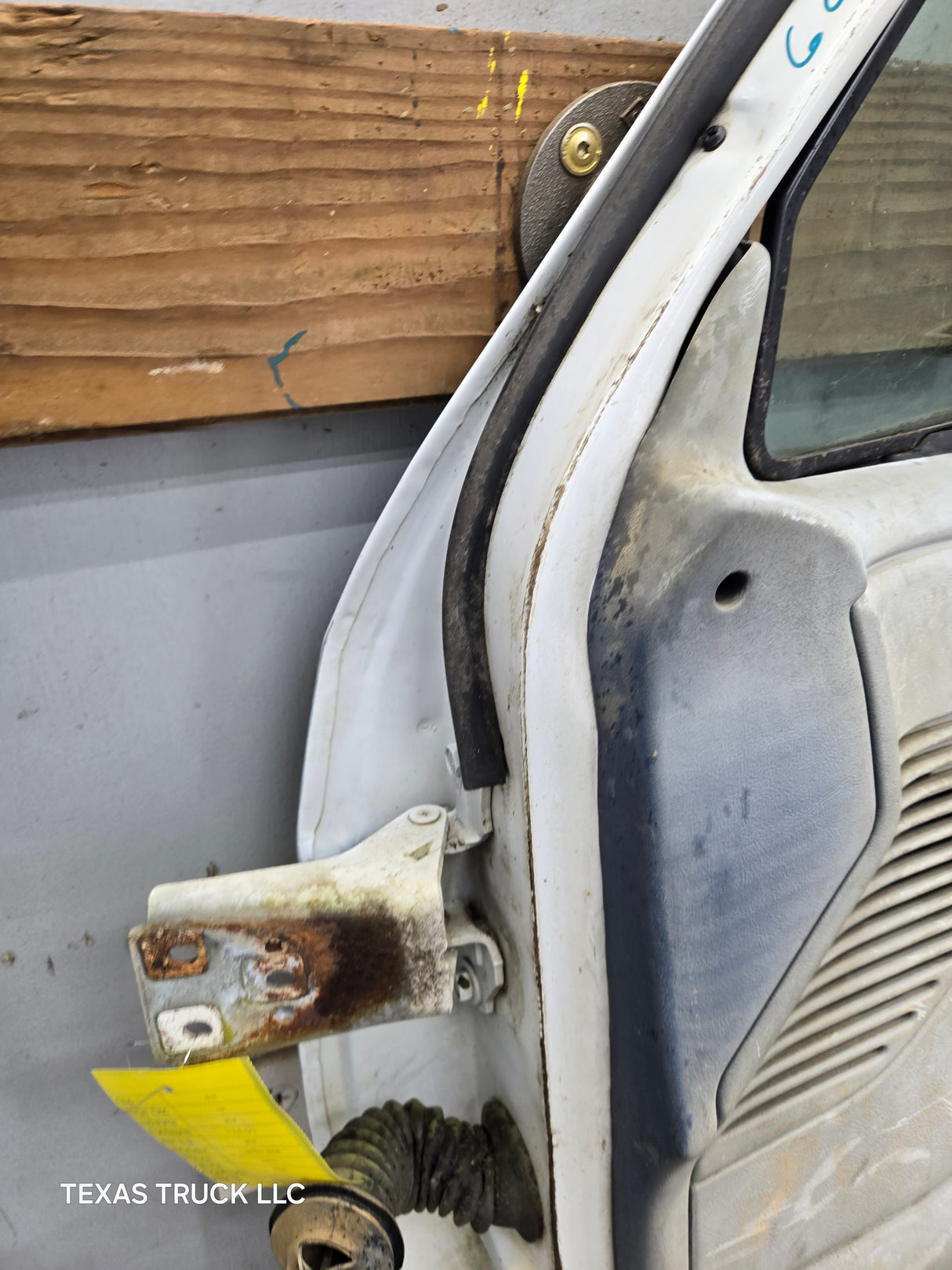 1987-1997 Ford F Series F250 F350 F450 F550 RH Passenger Side Front Door