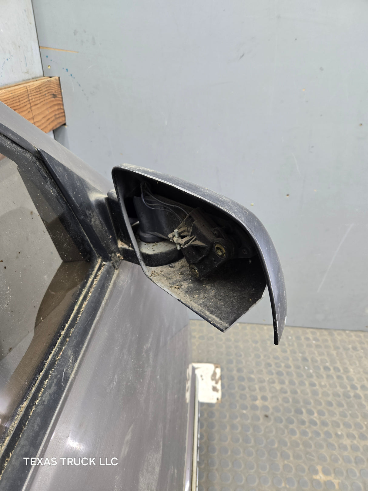 1988-2000 Chevrolet Silverado Suburban GMC Sierra RH Front Passenger Door