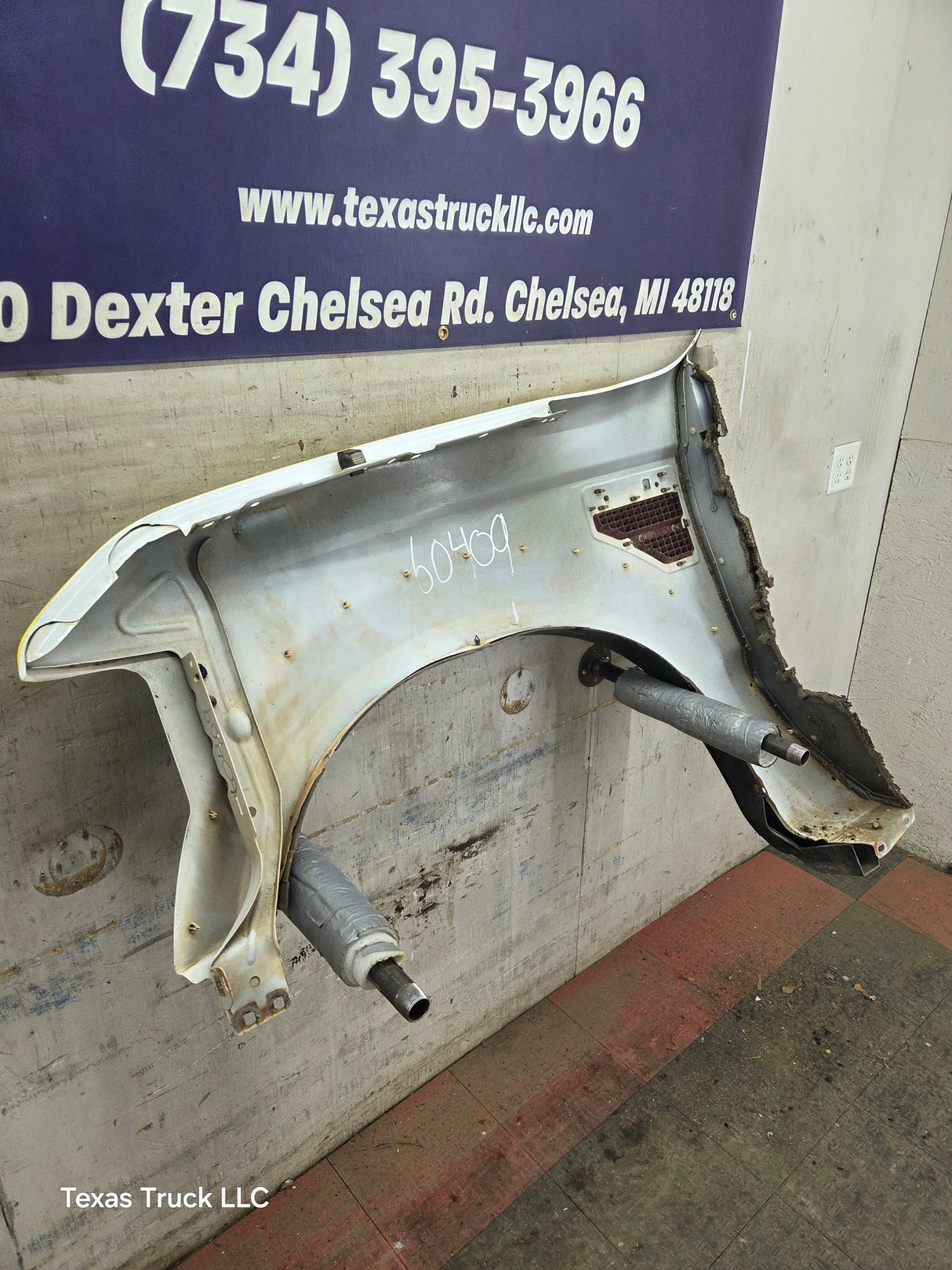 2011-2016 Ford Super Duty F450 F550 RH Passenger Side Front Fender