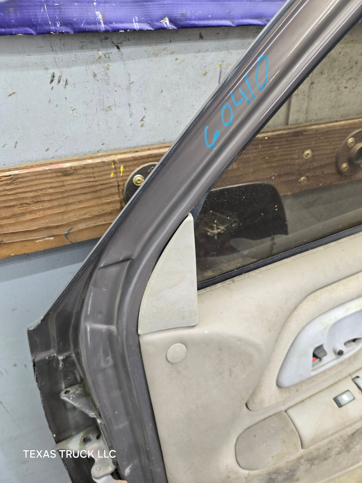 1988-2000 Chevrolet Silverado Suburban GMC Sierra RH Front Passenger Door