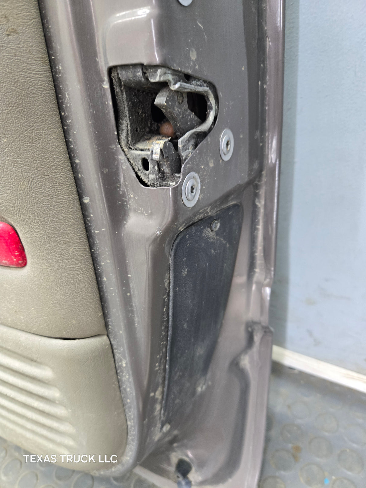 1988-2000 Chevrolet Silverado Suburban GMC Sierra RH Front Passenger Door