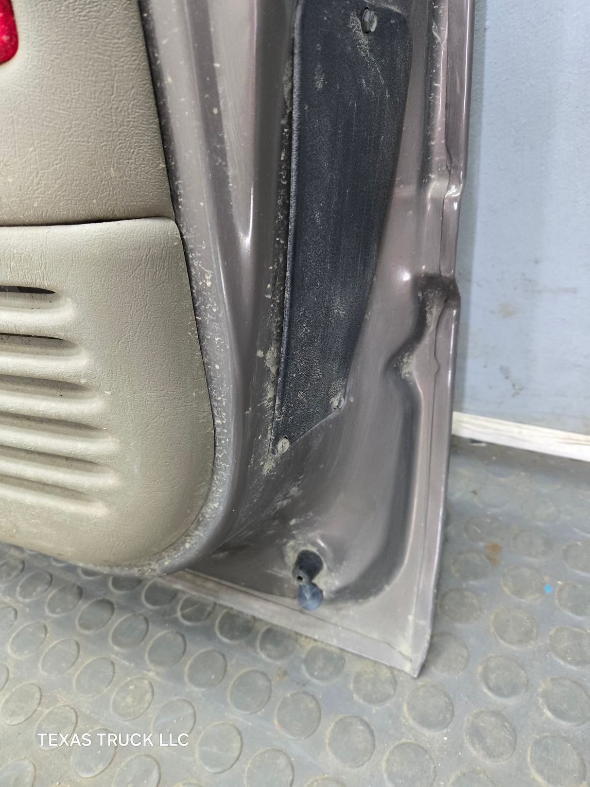 1988-2000 Chevrolet Silverado Suburban GMC Sierra RH Front Passenger Door