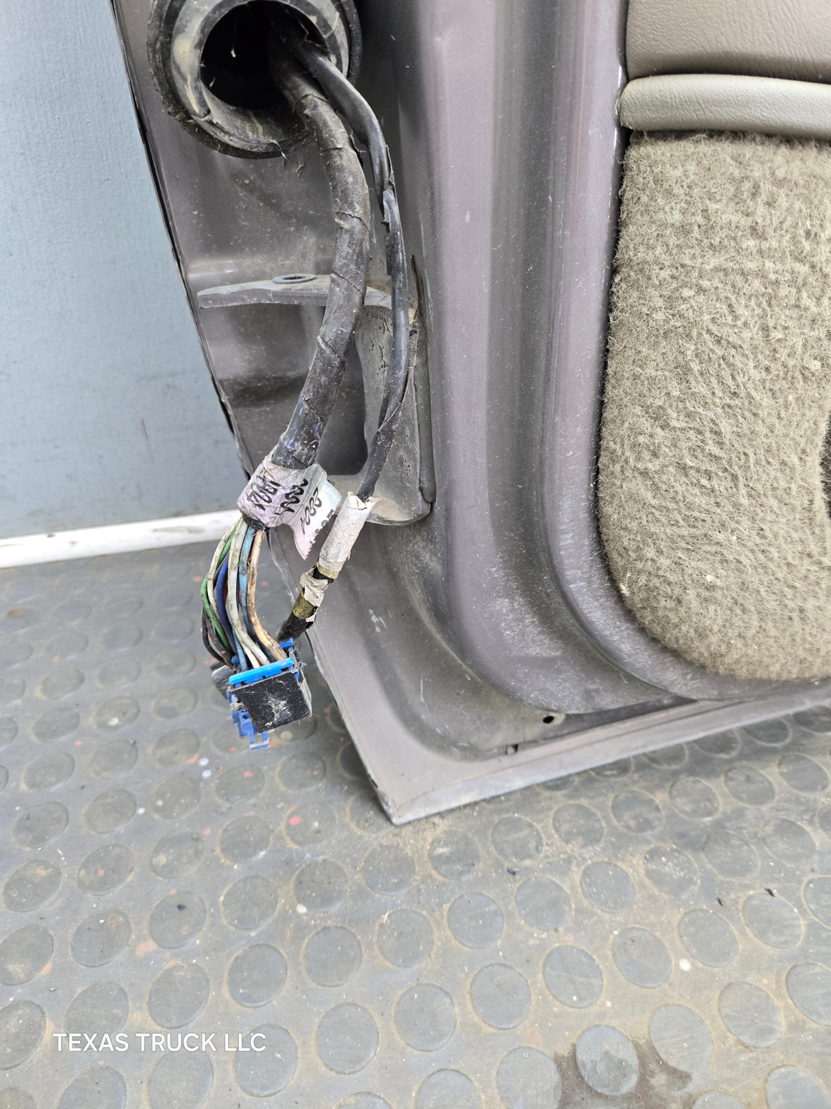 1988-2000 Chevrolet Silverado Suburban GMC Sierra RH Front Passenger Door