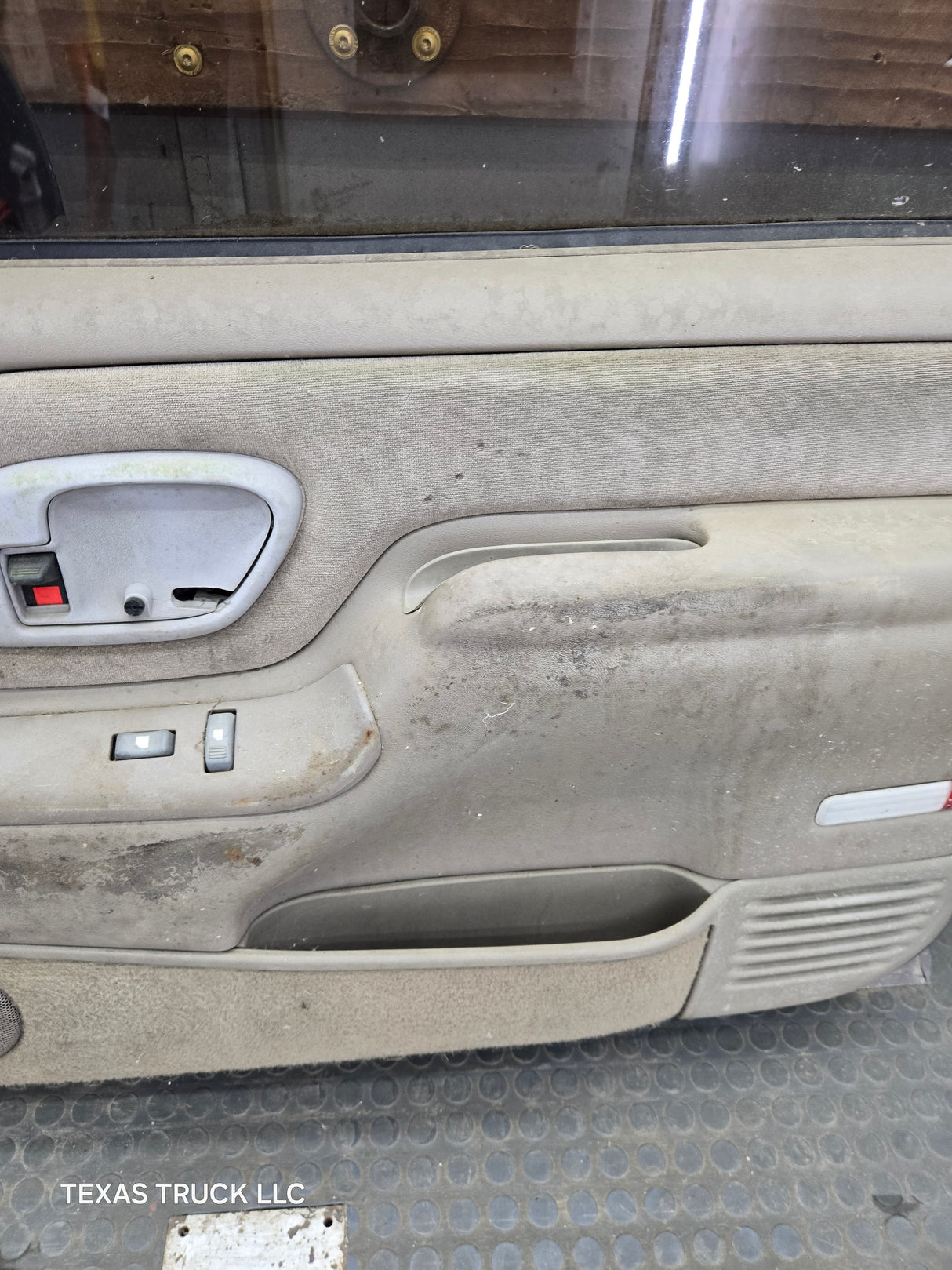 1988-2000 Chevrolet Silverado Suburban GMC Sierra RH Front Passenger Door