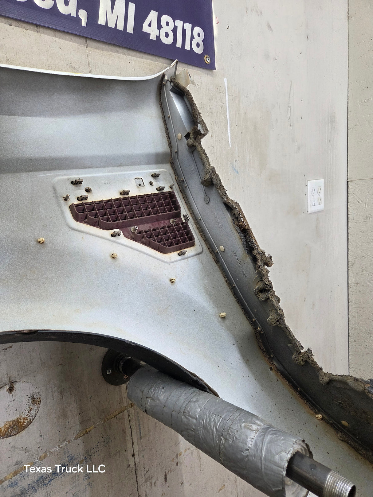 2011-2016 Ford Super Duty F450 F550 RH Passenger Side Front Fender